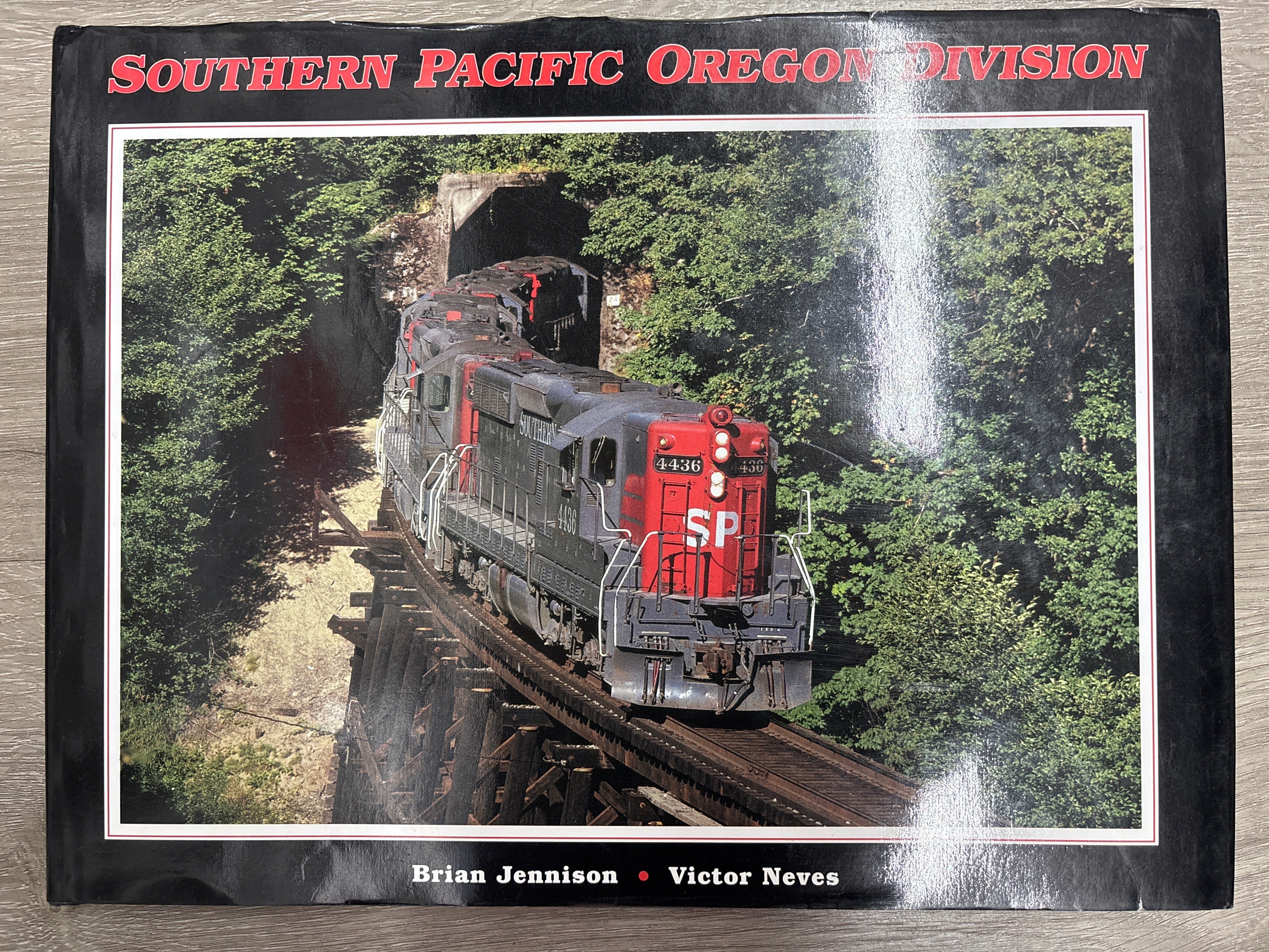 Hundman Publishing Company Southern Pacific Oregon Division by B. Jennison and V. Neves