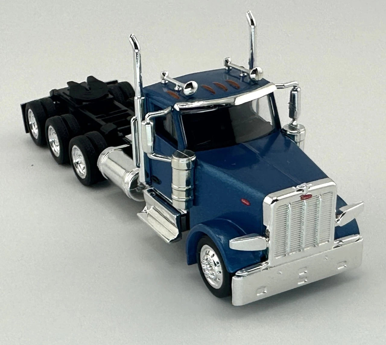 HO Logistics Replicas HO 589062 Peterbilt 589 3-Axle Day-Cab Semi Tractor - Assembled - Metallic Blue