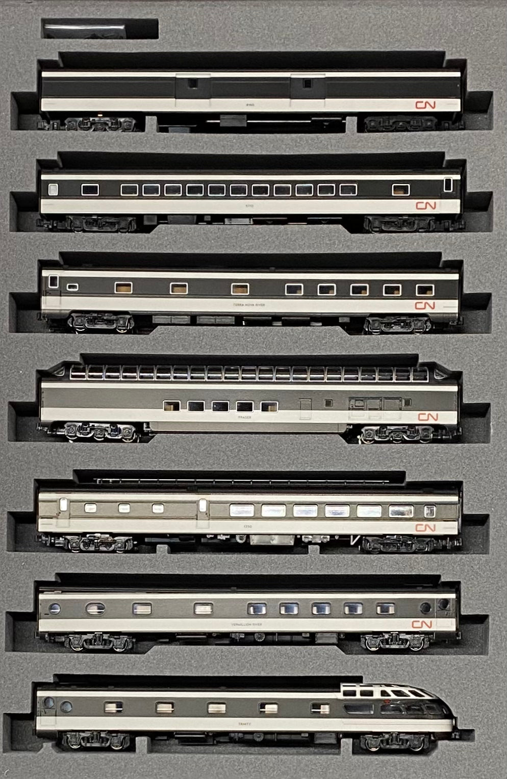 Kato 106-102 N Transcontinental 7 Car Passenger Set Canadian National (CN)