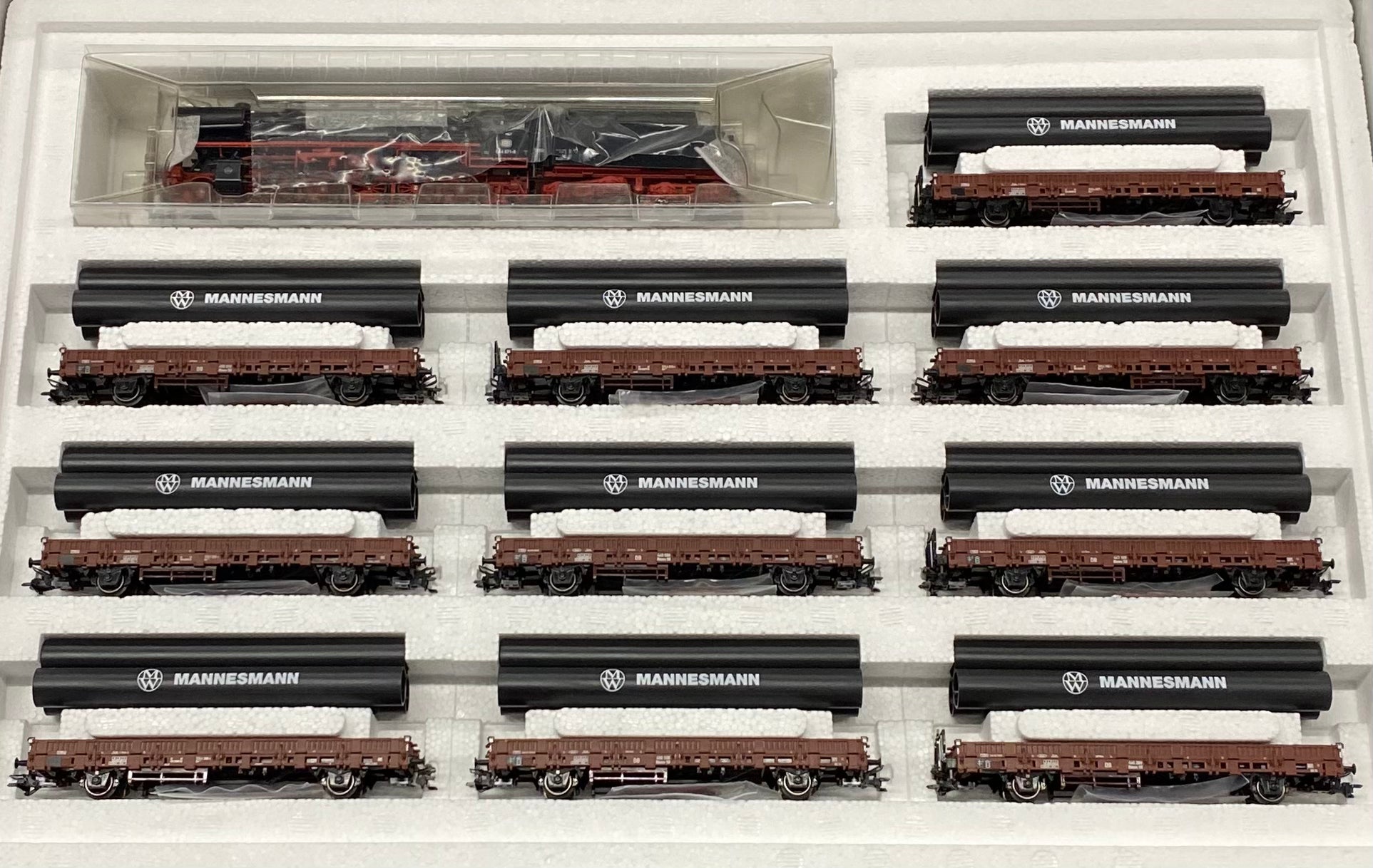 Trix 21237 HO DB Zehn Wagen Guterzug mit Stahlrohren mit BR 044 671-6 DCC & Sound