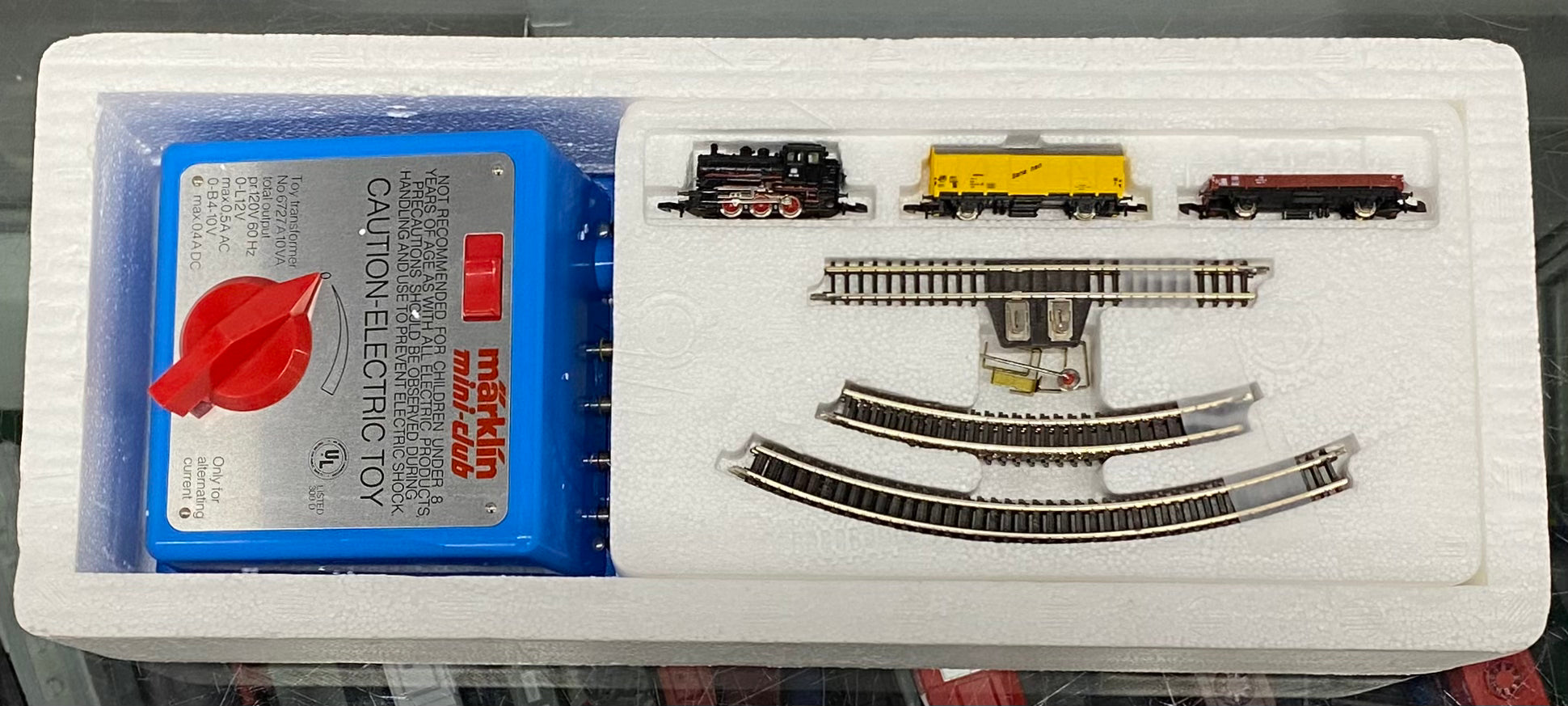 Marklin 8165 Z Mini Club Starter Set with 120V Transformer and Track