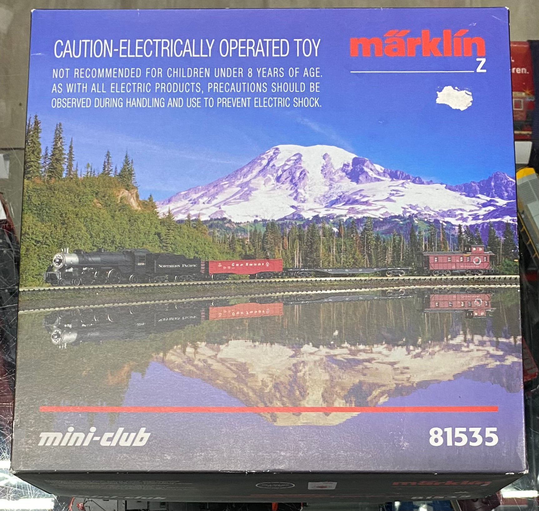 Marklin 81535 Z North America Pacific Steam Locomotive and Freight Cars (#2)