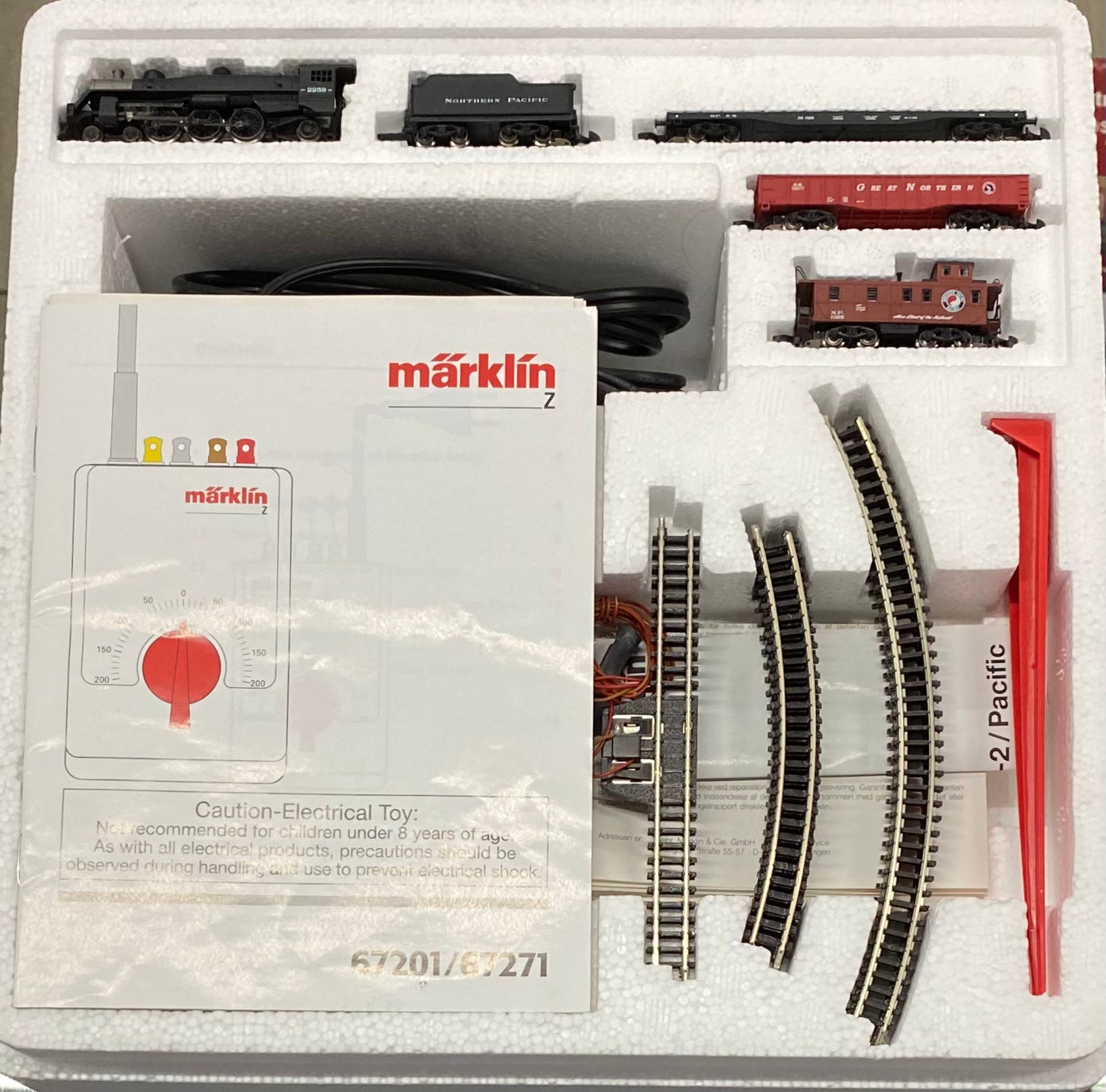 Marklin 81535 Z North America Pacific Steam Locomotive and Freight Cars (#2)