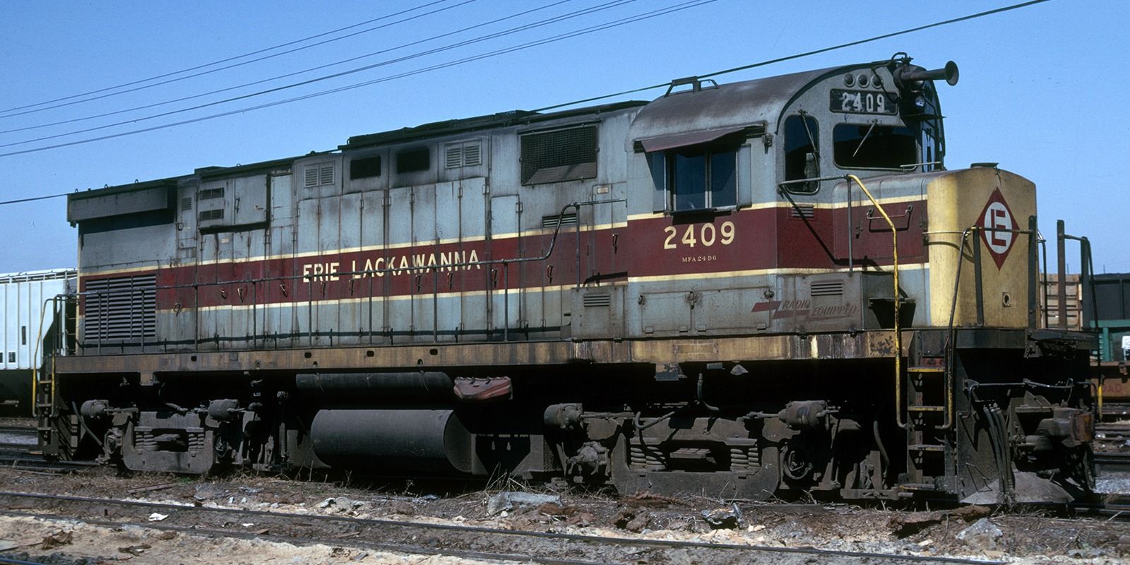 Rapido 045033 HO ALCO C424 (DC/Silent): Erie Lackawanna - Grey & Maroon Scheme: #2415