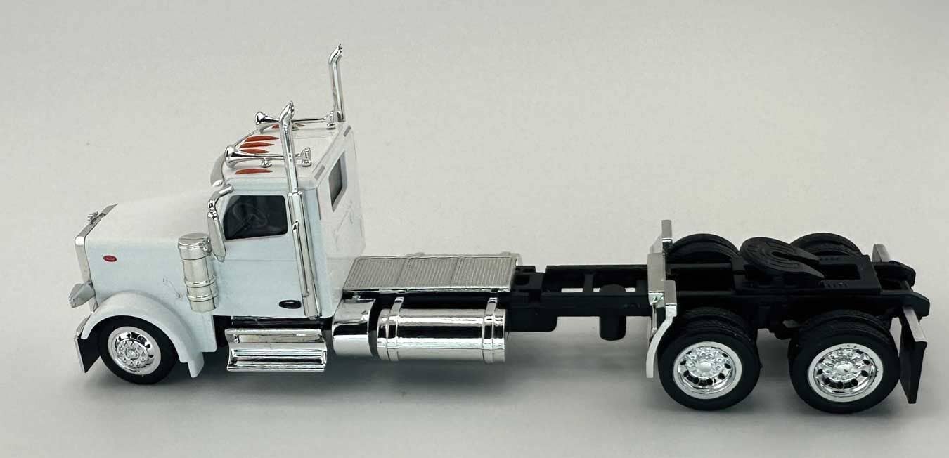 HO Logistics Replicas HO 589071 Peterbilt 589 2-Axle Day-Cab Semi Tractor - Assembled - White