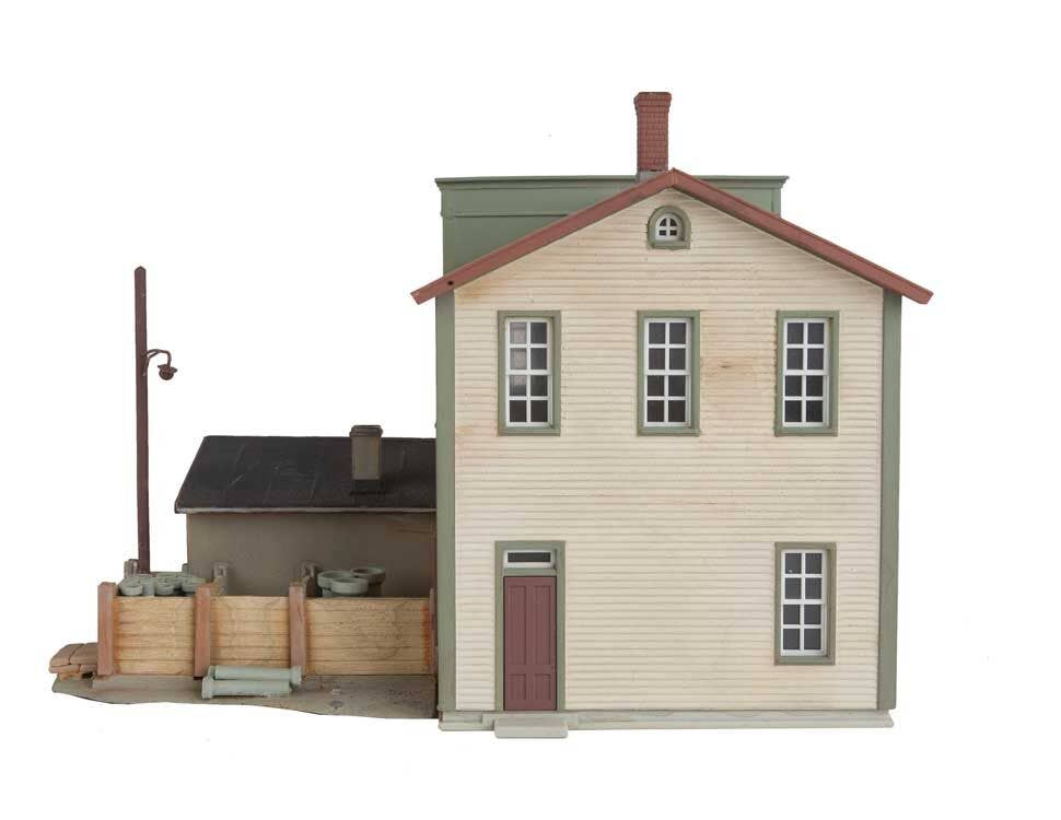 Walthers HO 3654 Wally's Warehouse - Main Building - Kit - 5-3/4 x 5 x 5-1/2" 14.3 x 12.5 x 13.7cm