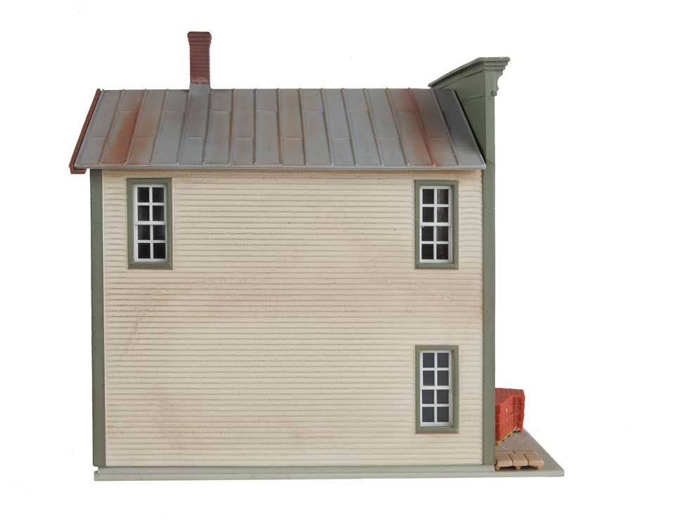 Walthers HO 3654 Wally's Warehouse - Main Building - Kit - 5-3/4 x 5 x 5-1/2" 14.3 x 12.5 x 13.7cm