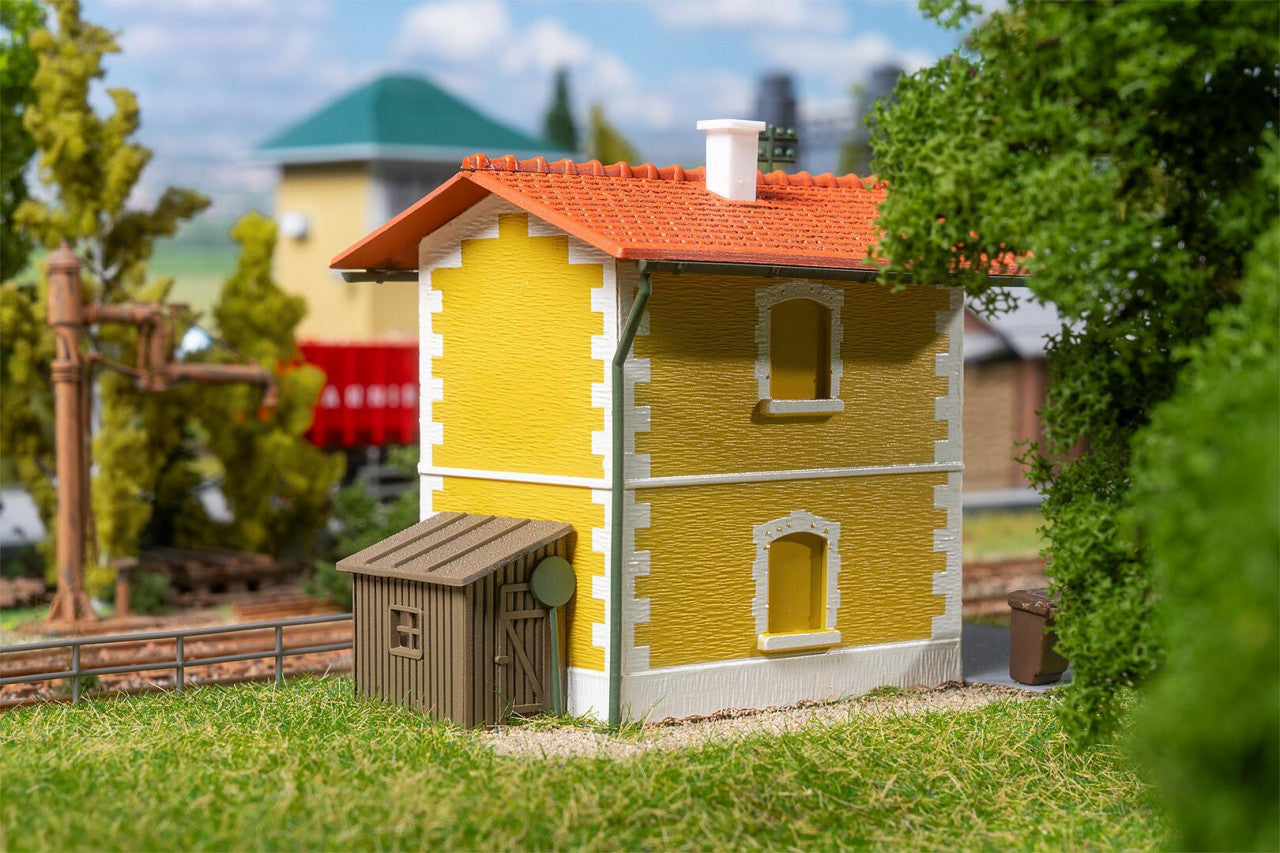 Faller 120305 HO Güssing Gatekeeper’s lodge