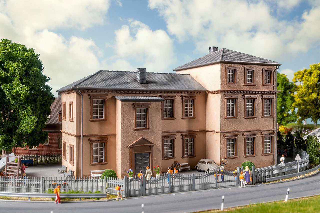 Faller 130784 HO Waldorf School