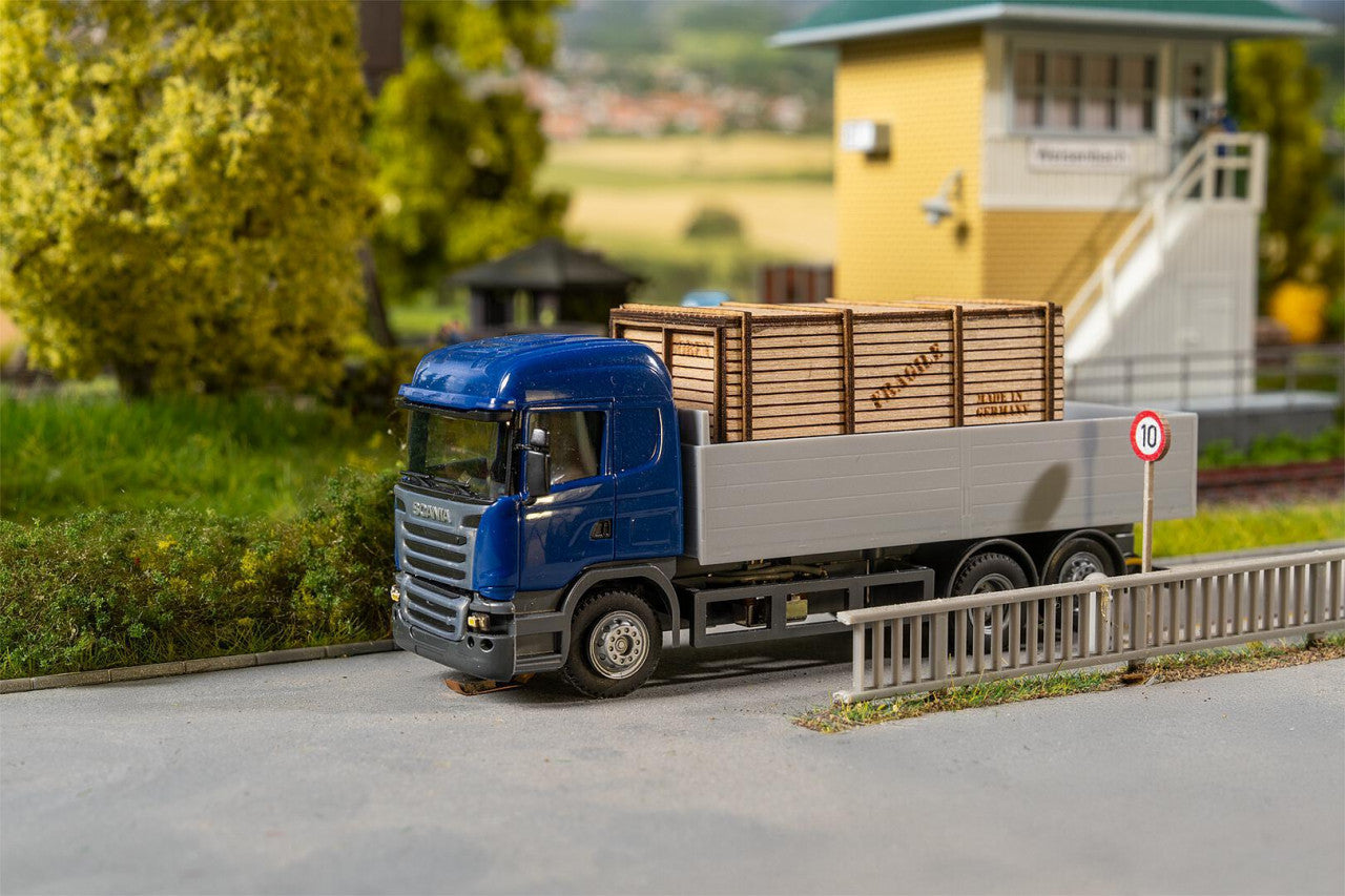 Faller 161325 HO Lorry Scania R 13 HL Platform with wooden crate (HERPA)