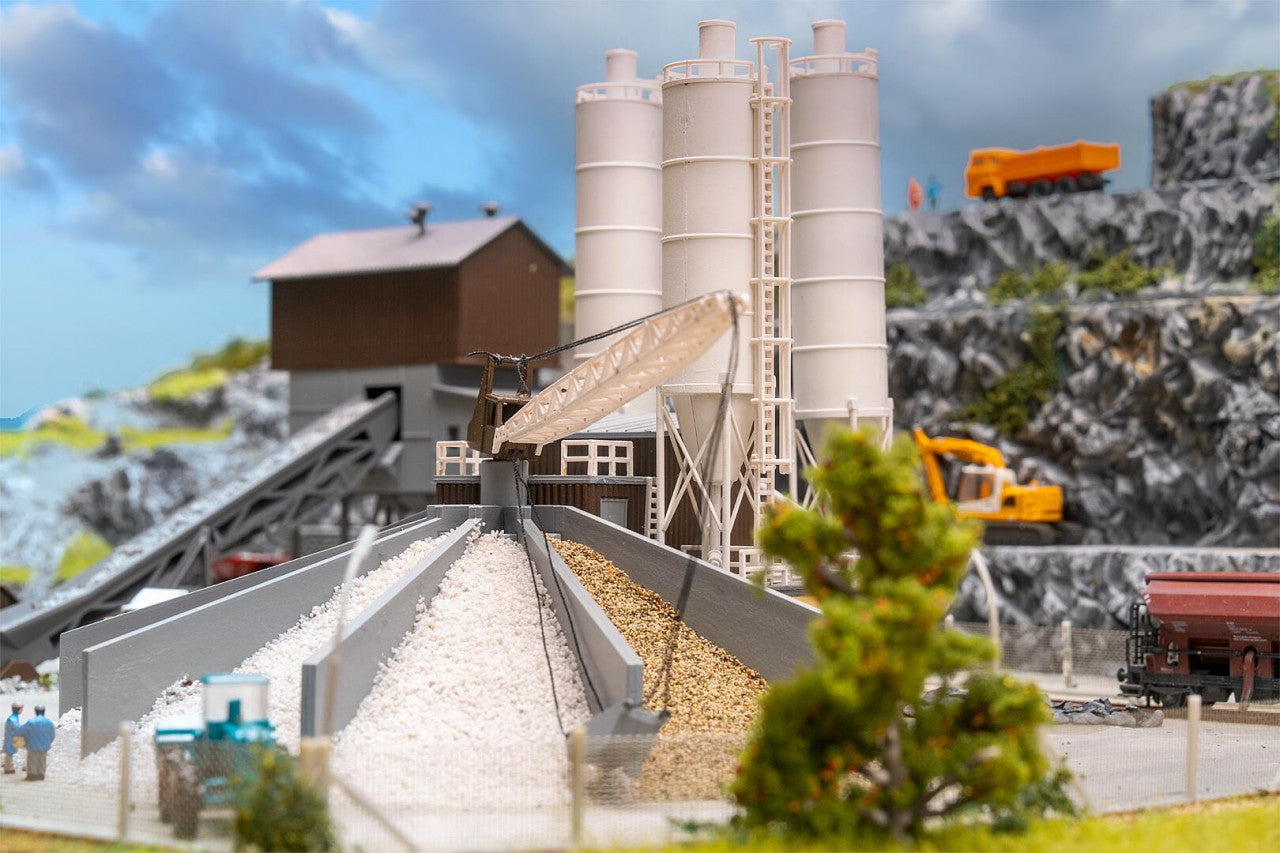 Faller 222228 N Concrete mixing plant with gravel loading silo