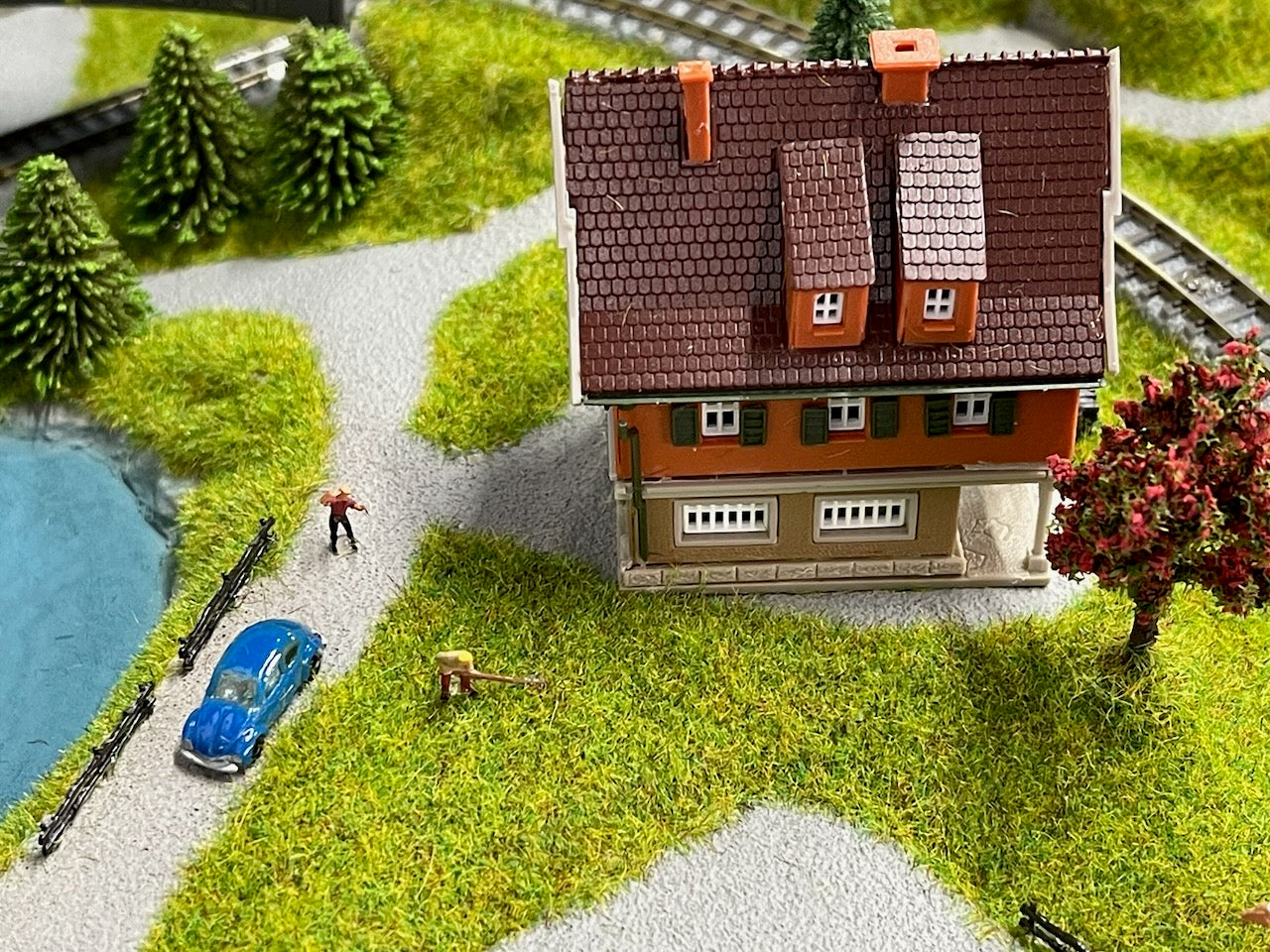 Noch 88101 Z Scale Fully Sceniced Briefcase Layout "Blumenau" with Power Supply