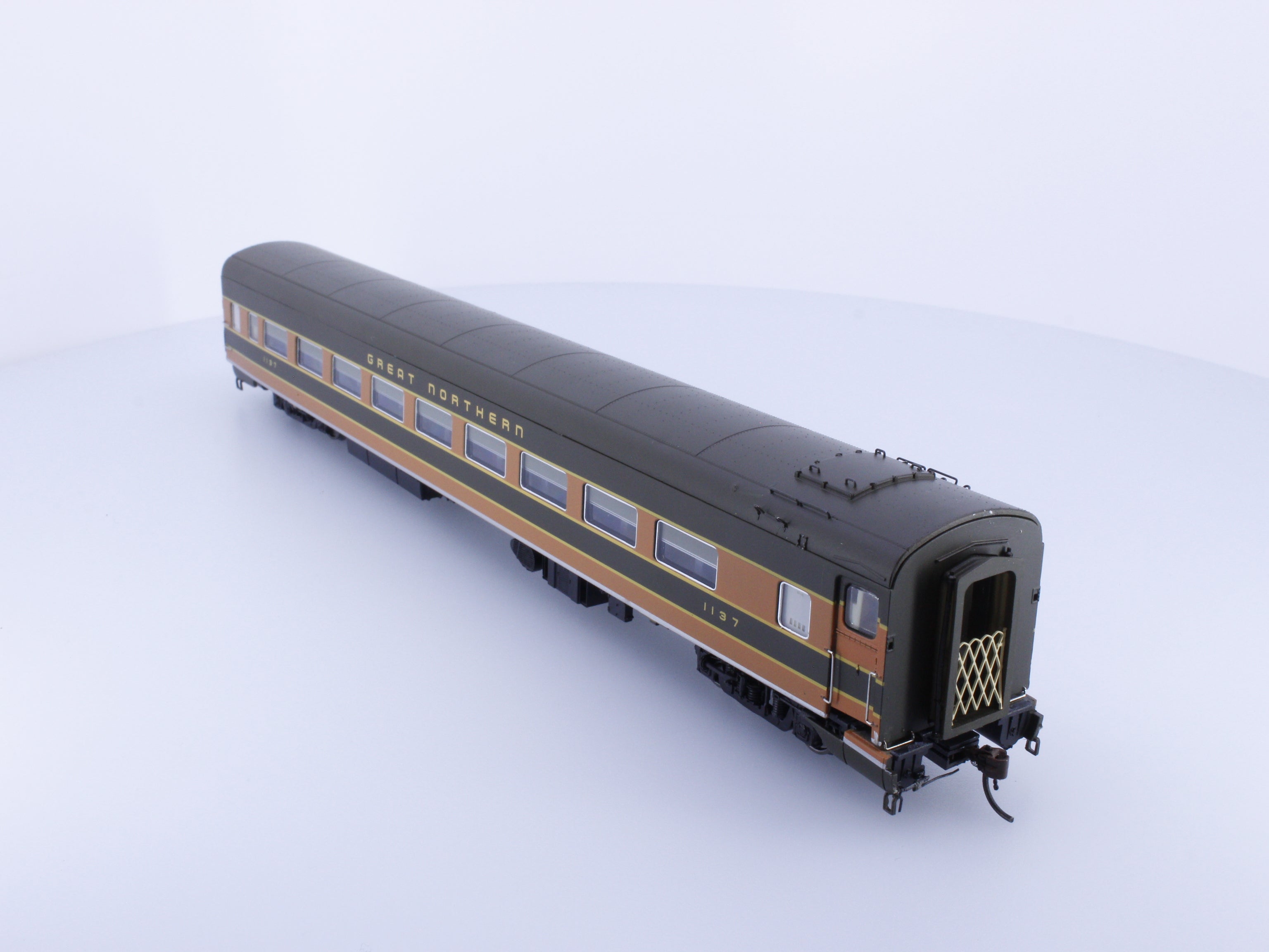 Rapido 100033 HO Lightweight Coach Great Northern (GN) 1137