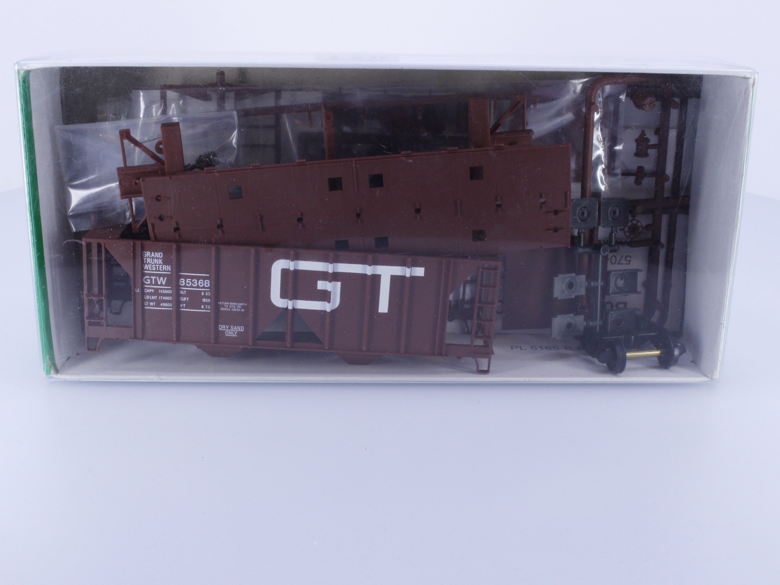 Bowser 56408 HO 70 Ton 2 Bay Covered Hopper Car Kit Grand Trunk (GT) 85368