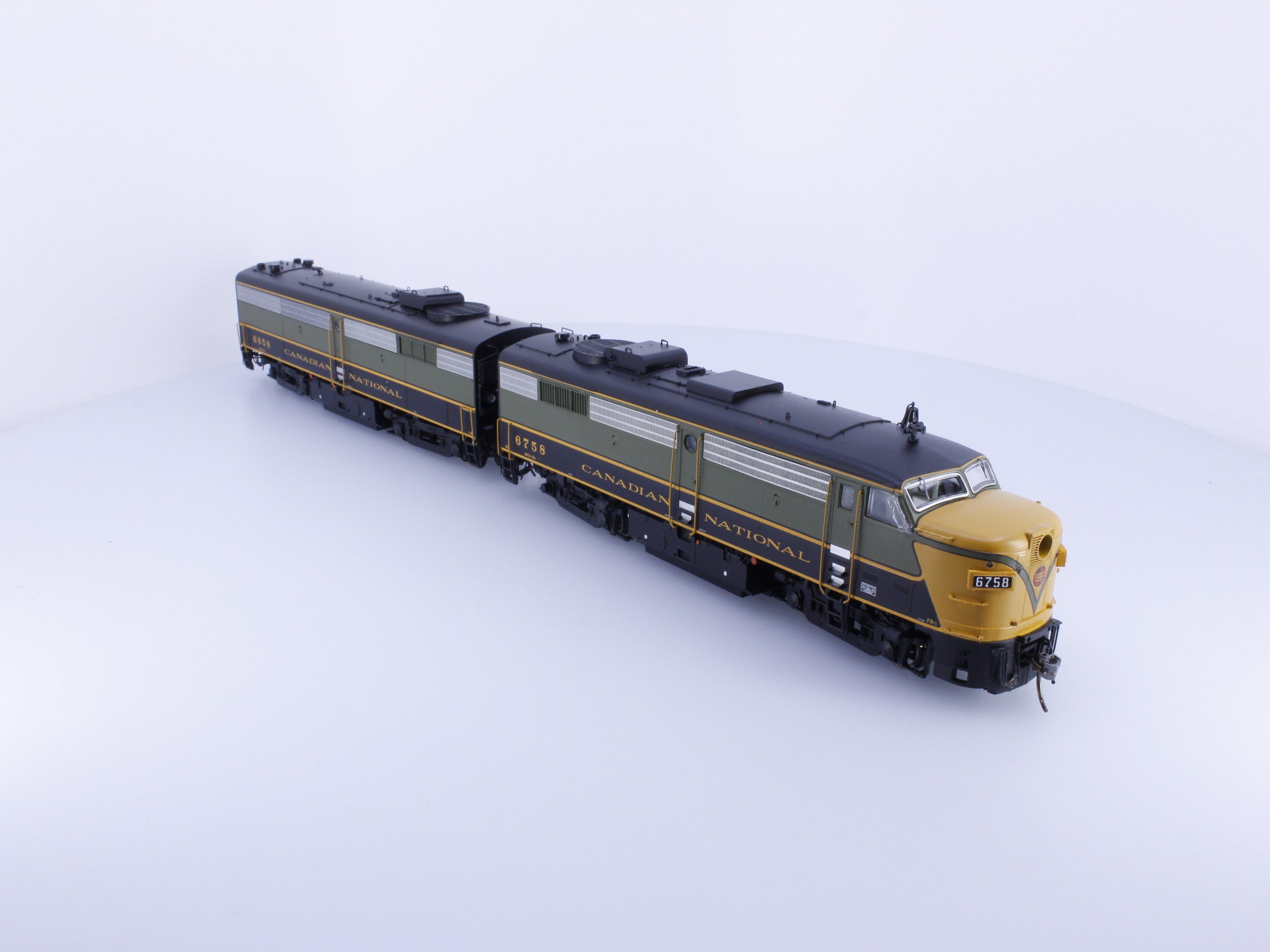 Rapido 21605 HO MLW FPA-2u and FPB-2u 1954 Scheme Canadian National (CN) 6758/6858 DCC & Sound