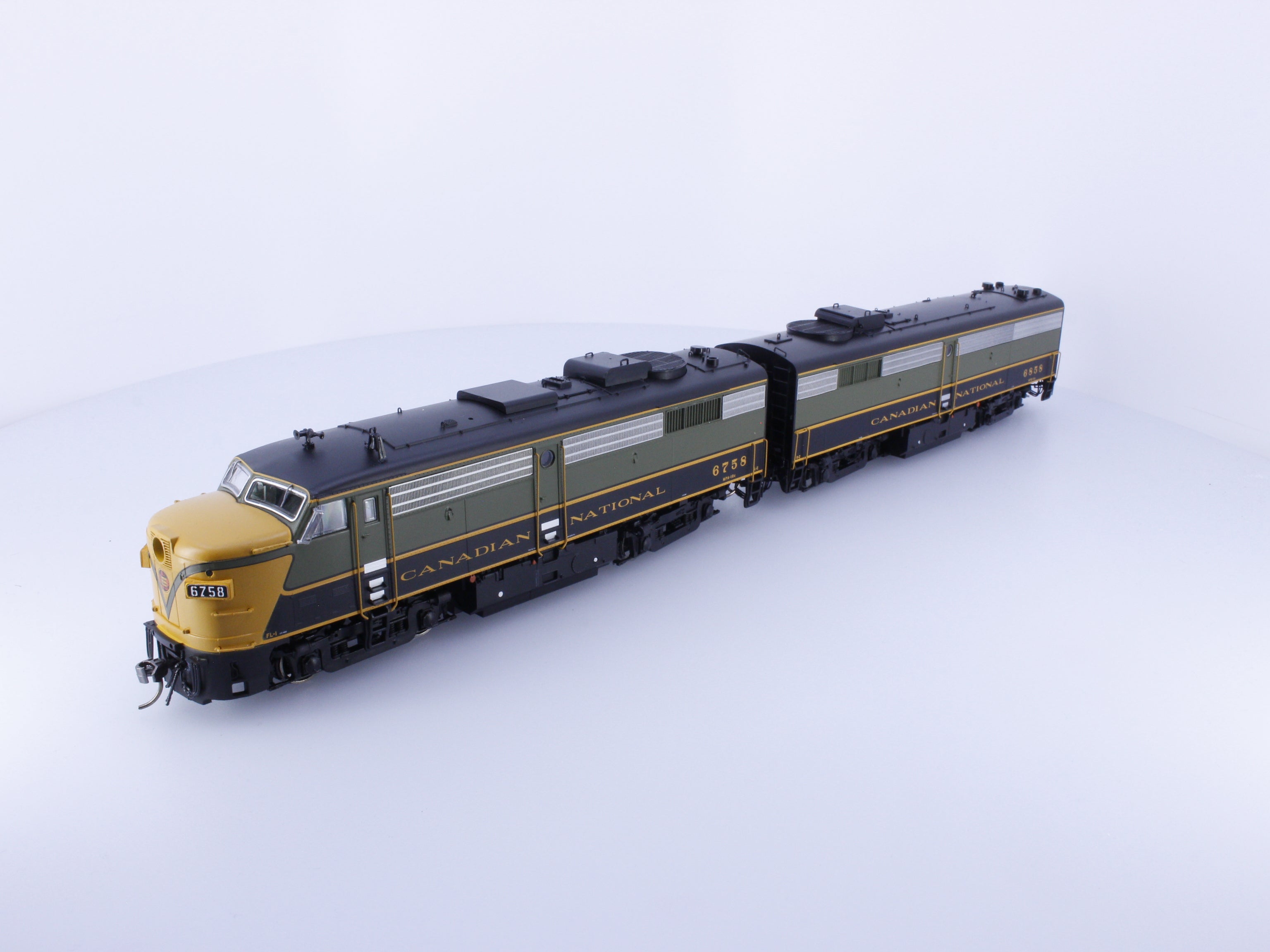 Rapido 21605 HO MLW FPA-2u and FPB-2u 1954 Scheme Canadian National (CN) 6758/6858 DCC & Sound