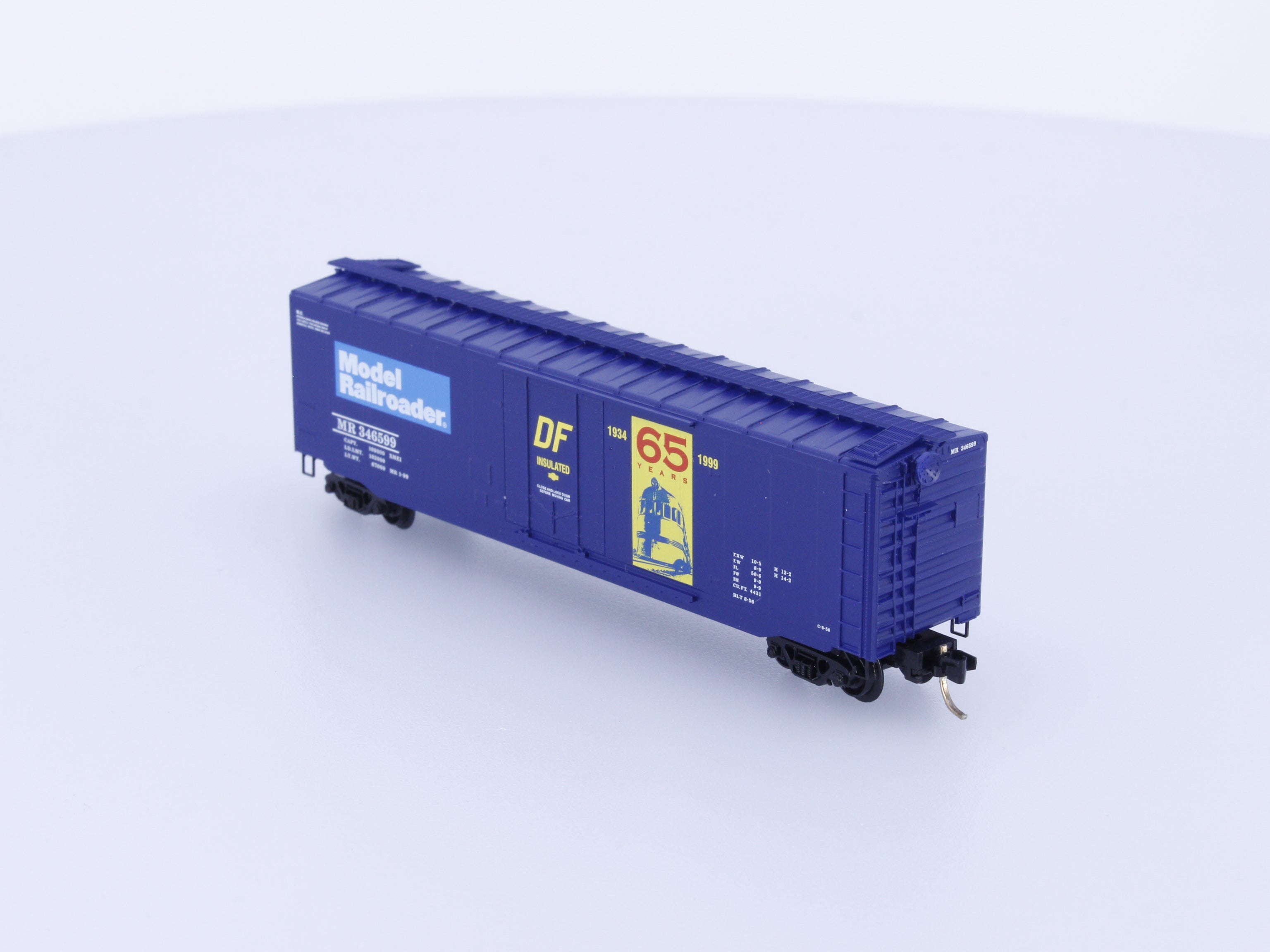 Micro Trains 32360 N 40' Standard Box Car, Plug Door Model Railroader 65 Years 346599
