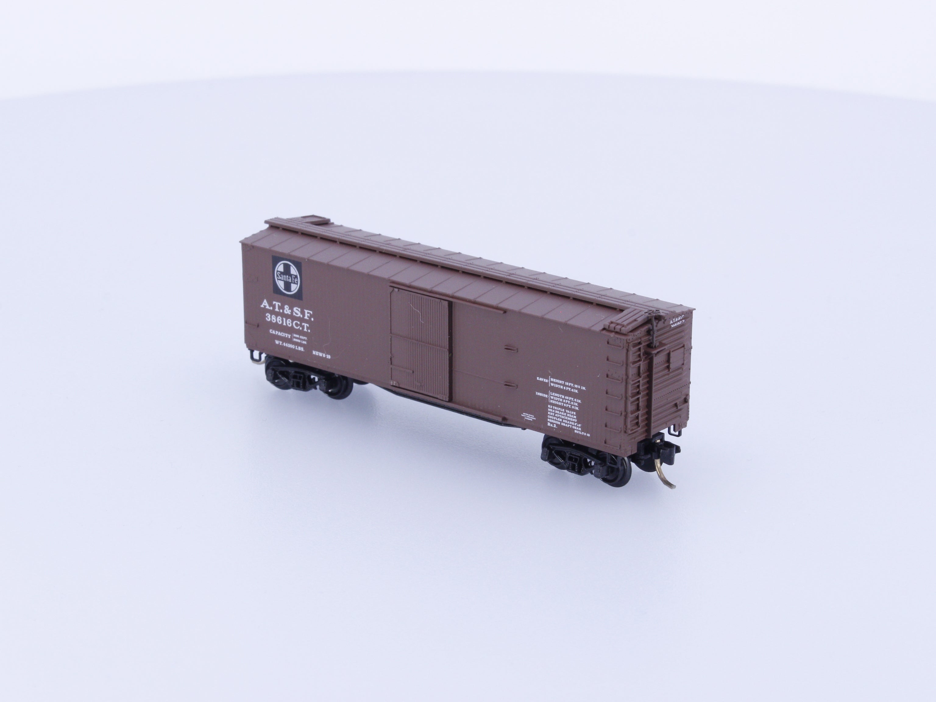Micro Trains 39060 N 40' Double-Sheathed Wood Boxcar Santa Fe (SF) 38616