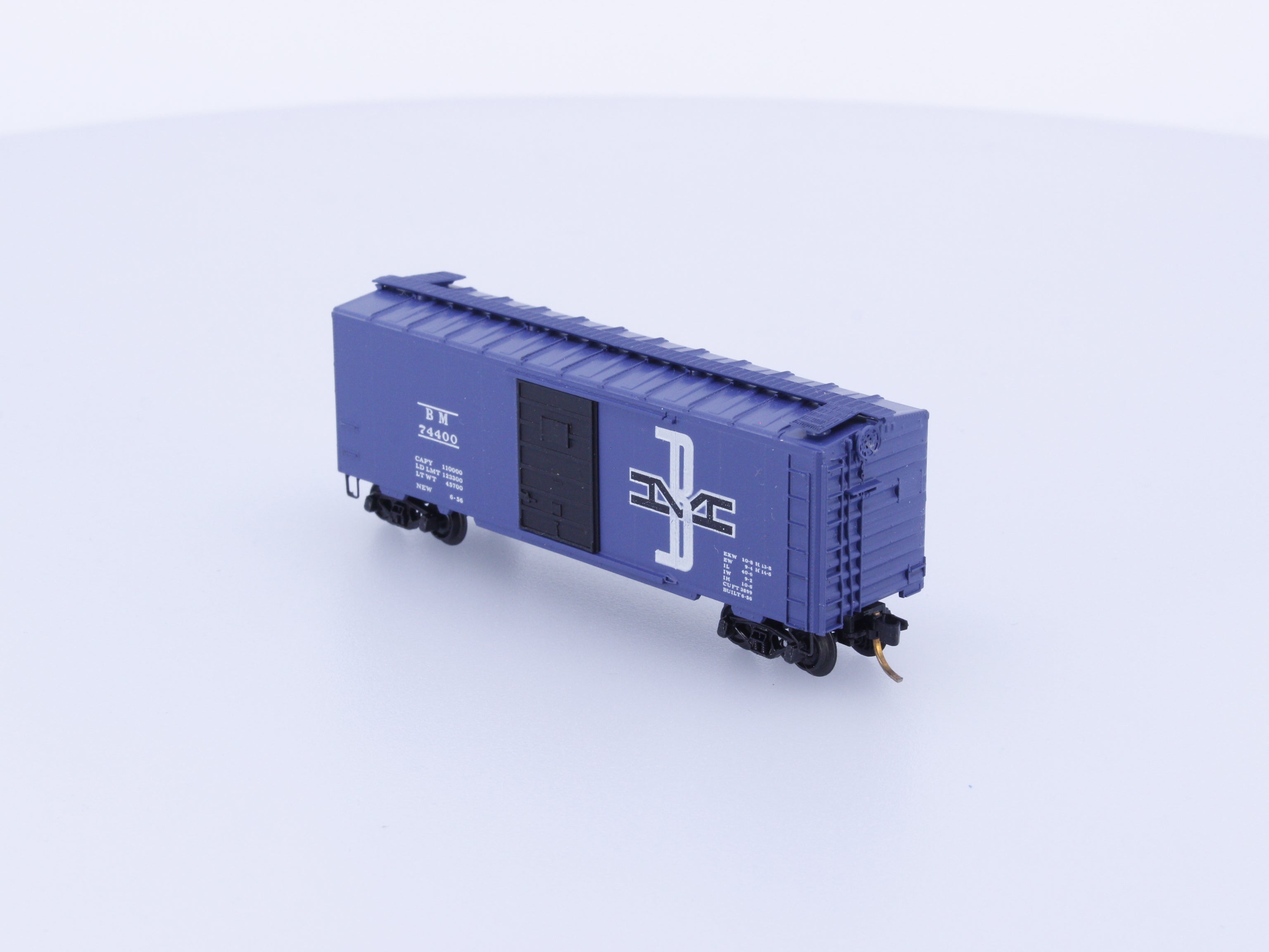 Micro Trains 20300 N 40' Standard Box Car Single Door Boston and Maine (BM) 74400