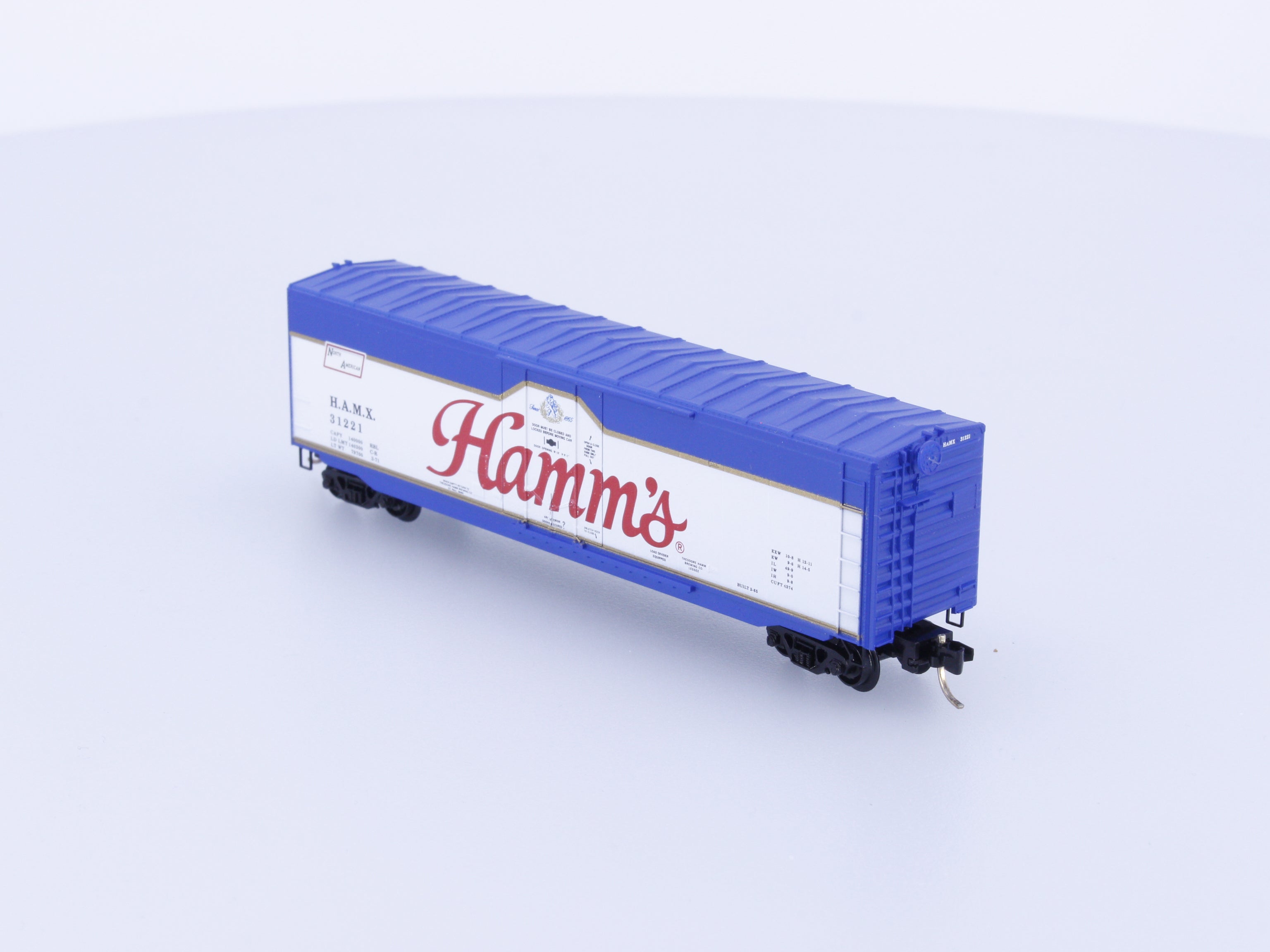 Micro Trains 38230 N 50' Standard Boxcar Plug Door w/o Roofwalk Hamm's Brewing Co. 31221