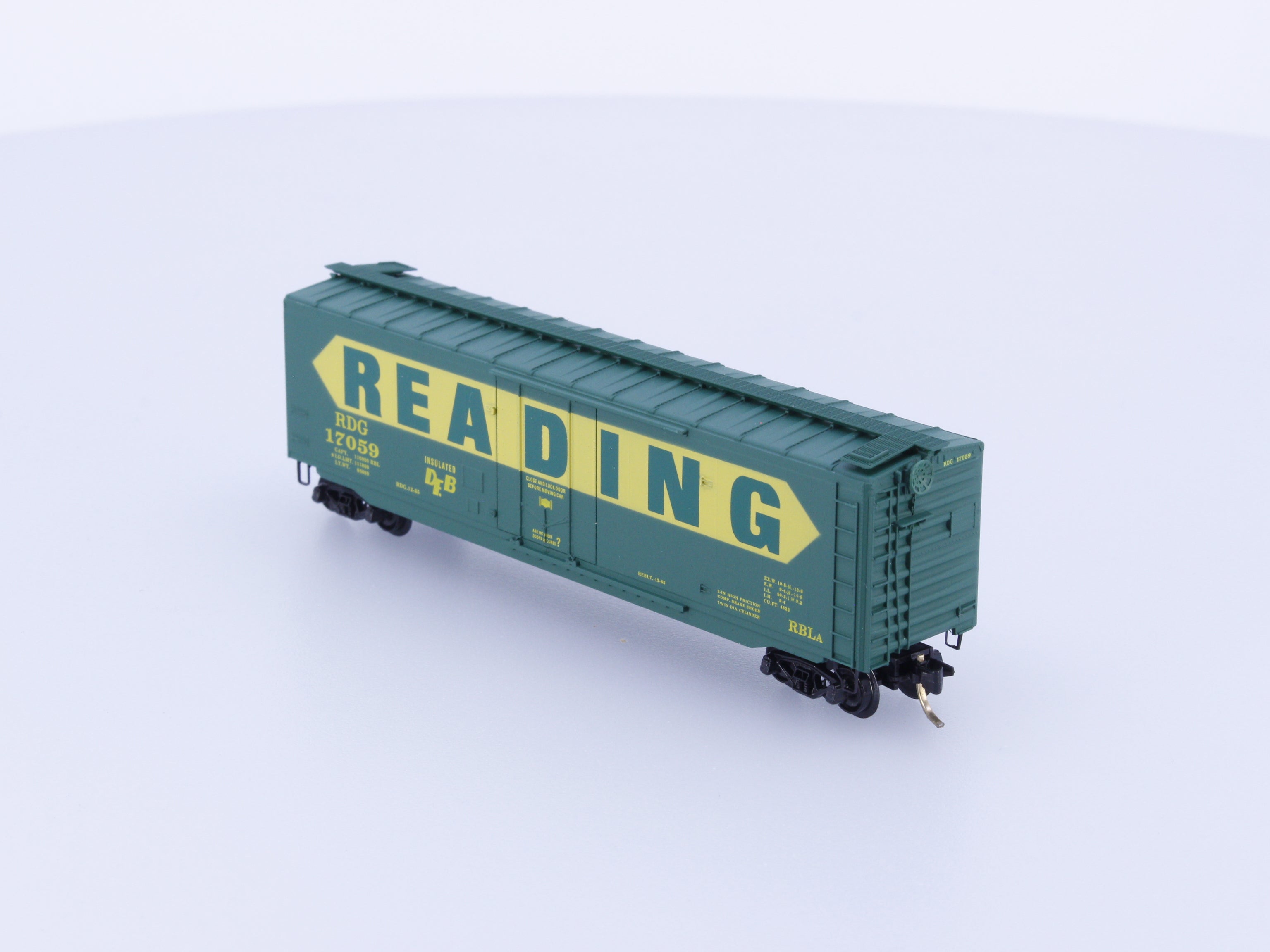 Micro Trains 32320 N 50' Standard Box Car, Plug Door Reading (RL) 17059
