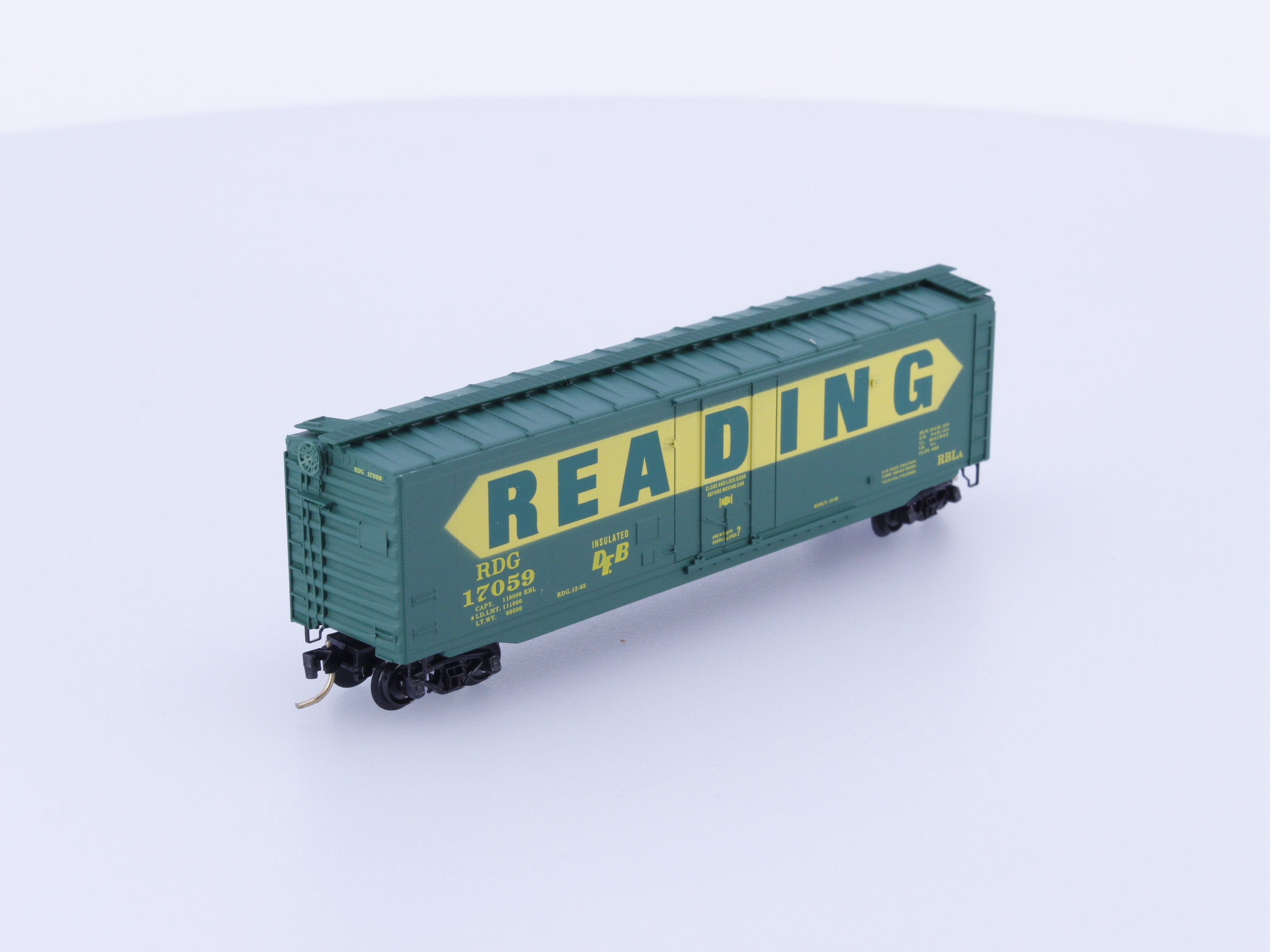 Micro Trains 32320 N 50' Standard Box Car, Plug Door Reading (RL) 17059