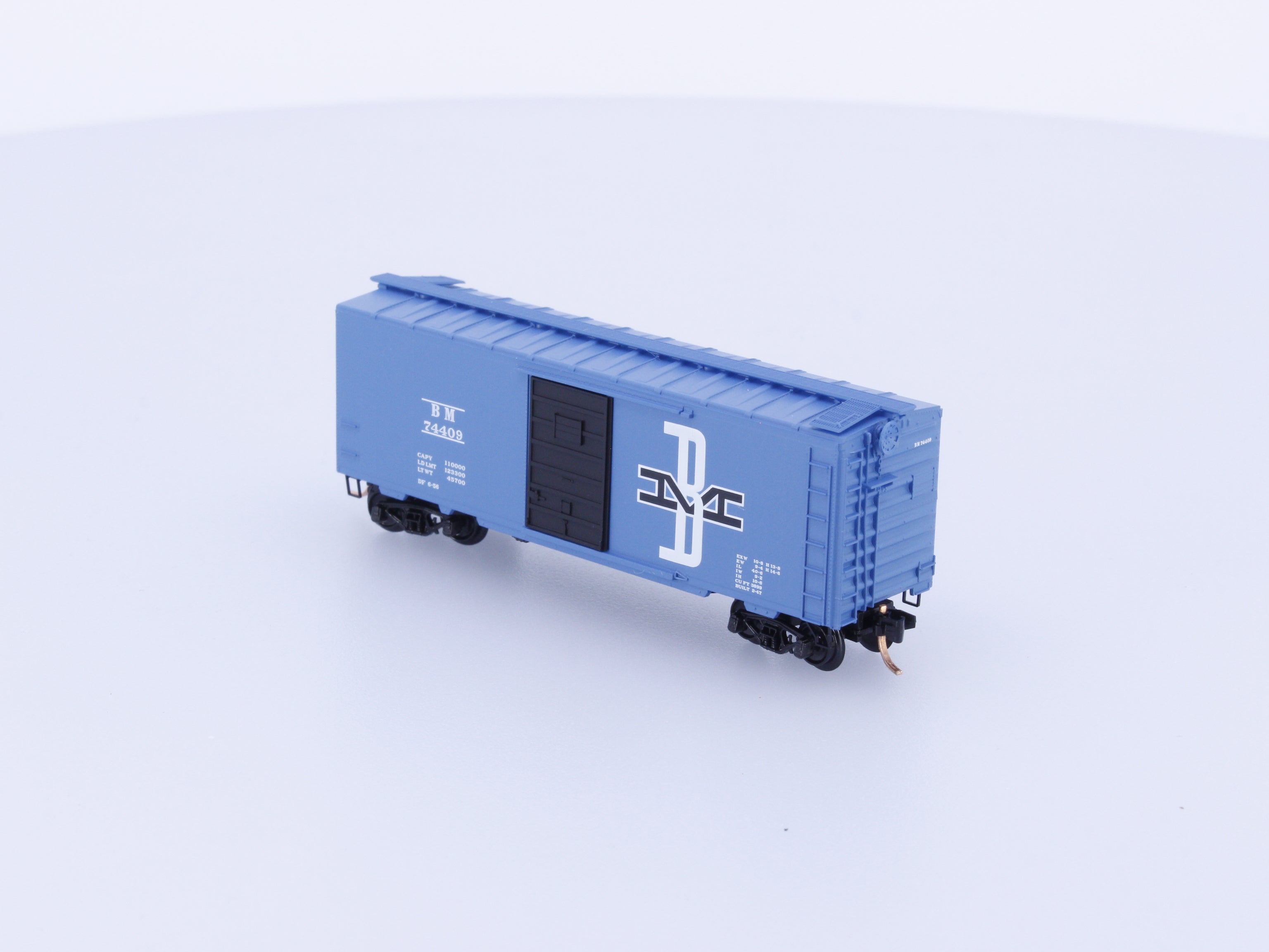 Micro Trains 20140 N 40' Standard Box Car Single Door Boston and Maine (BM) 74409