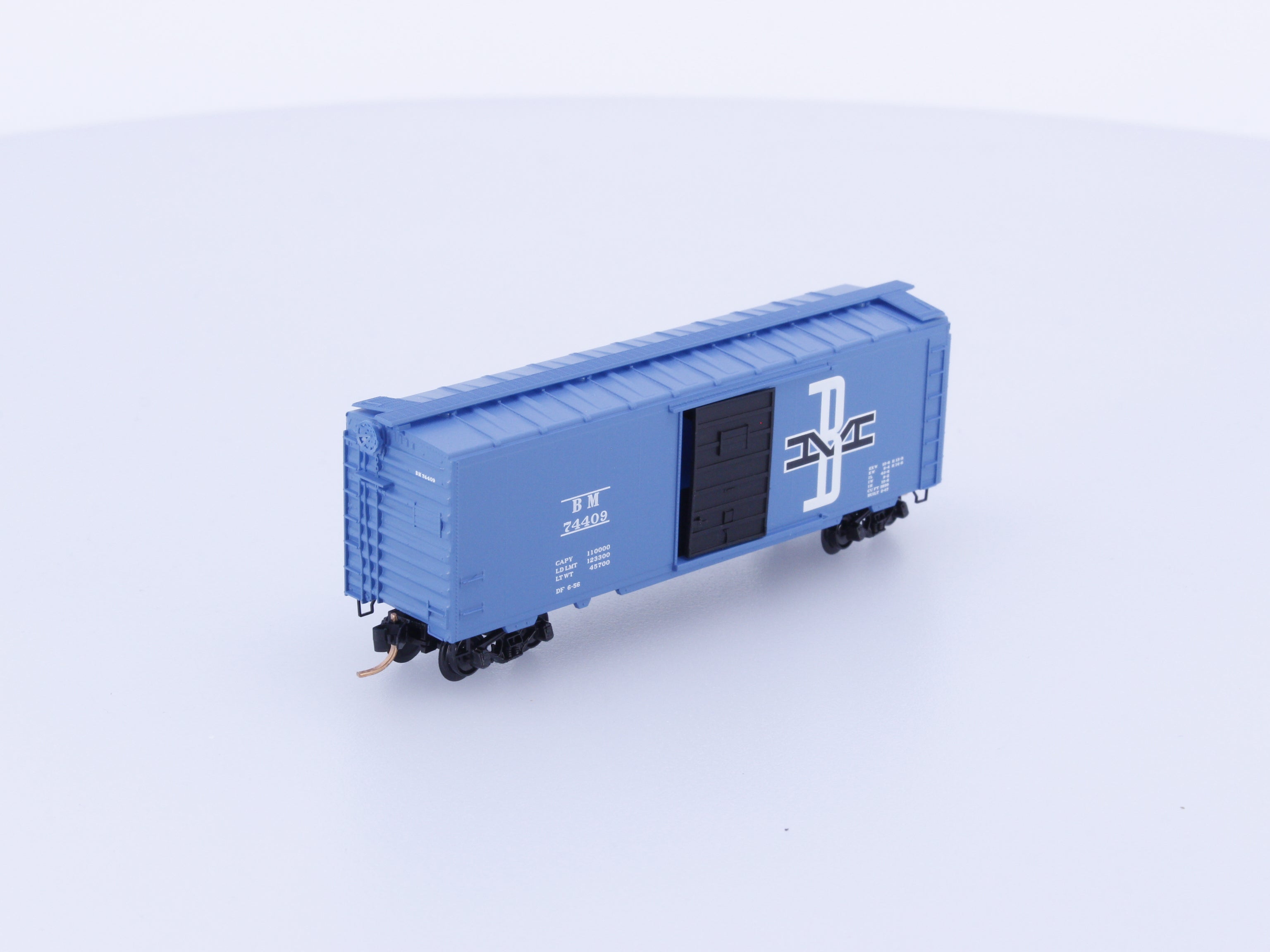 Micro Trains 20140 N 40' Standard Box Car Single Door Boston and Maine (BM) 74409