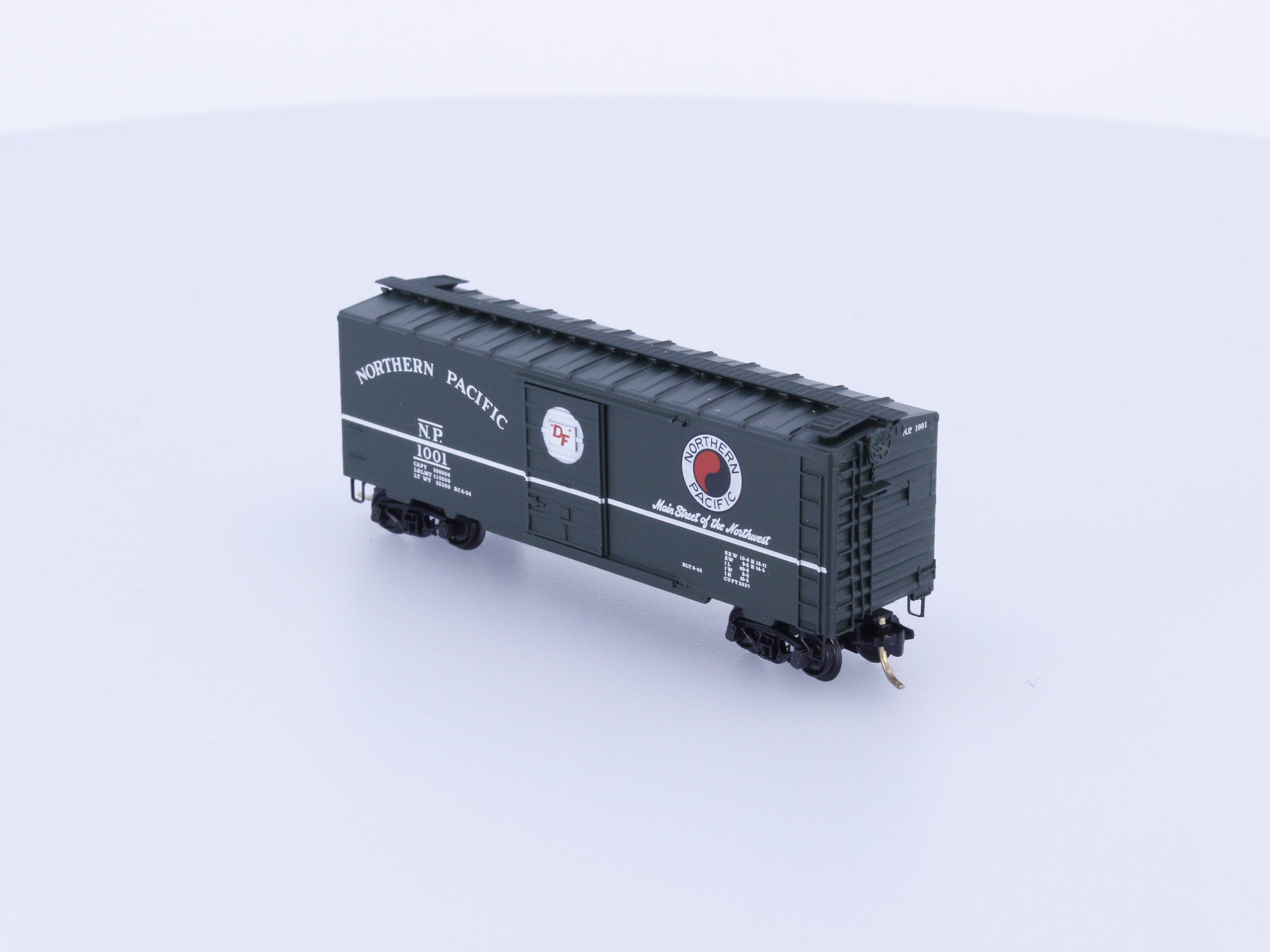 Micro Trains 20236 N 40' Standard Box Car Single Door Northern Pacific (NP) 1001