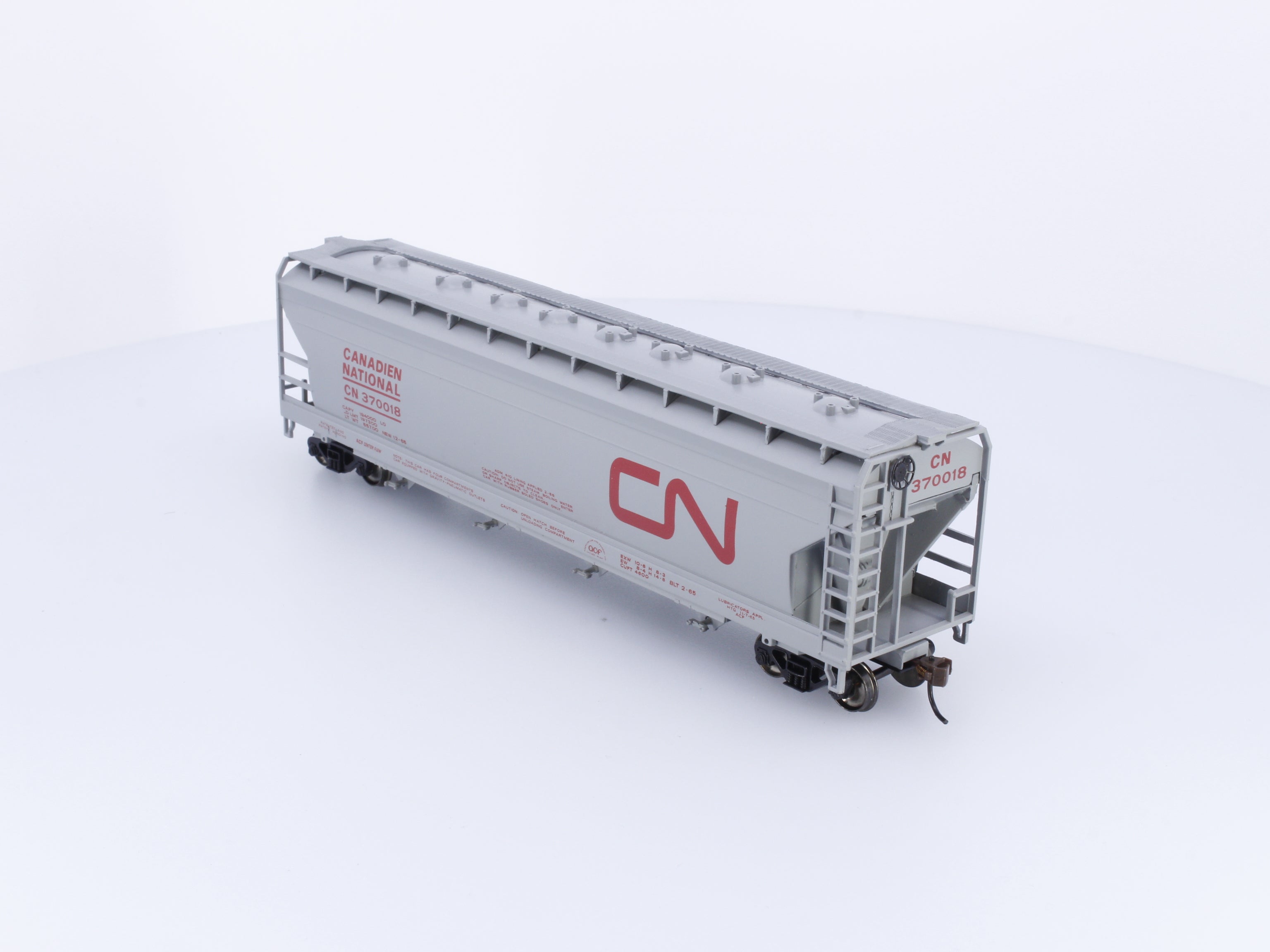 Bachmann 17513 HO 56' Center Flow Hopper Canadian National (CN) 370018 (#1)