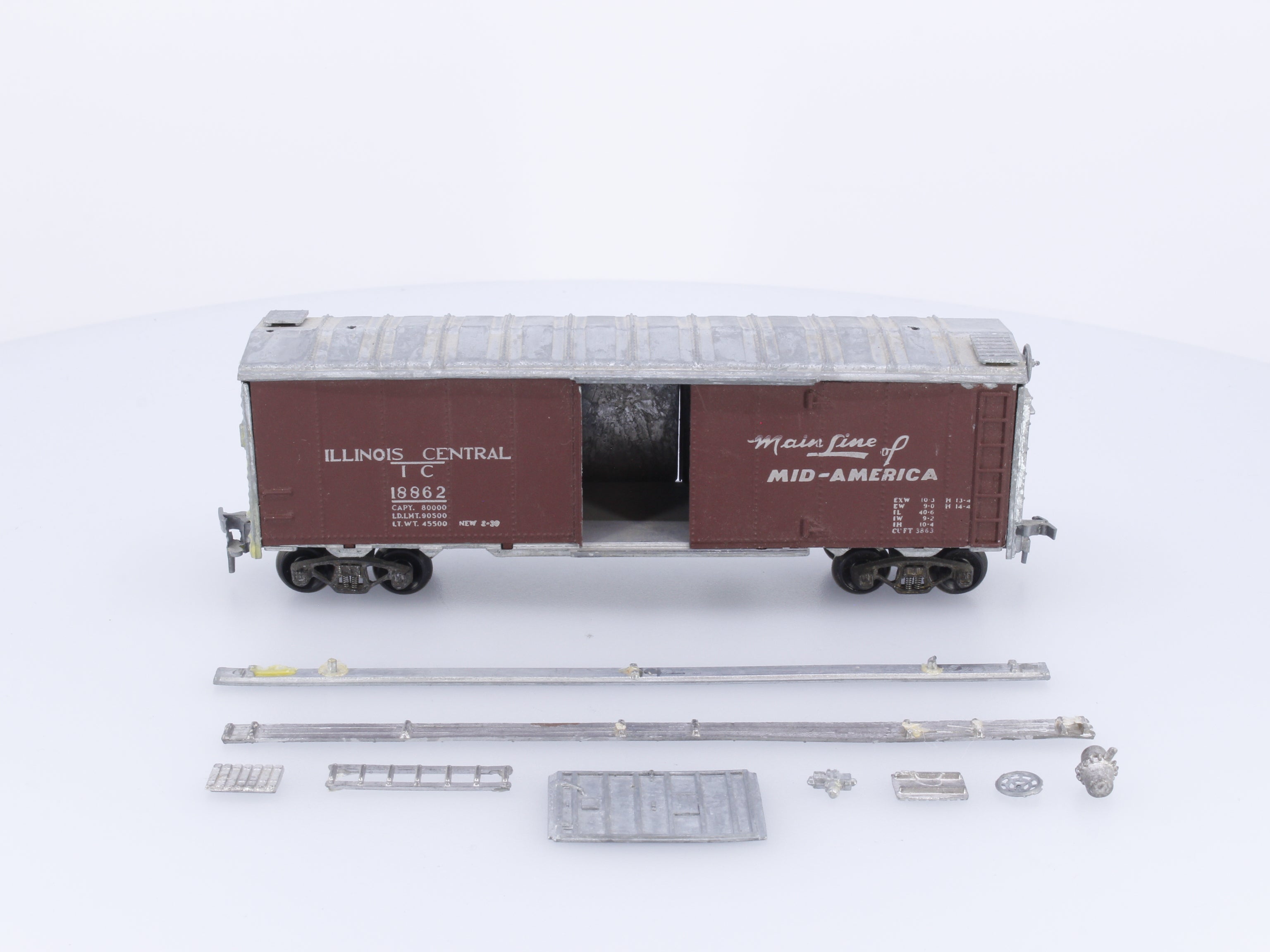 Roundhouse B103 HO 40' Box Car Kit Illinois Central (IC) 18862