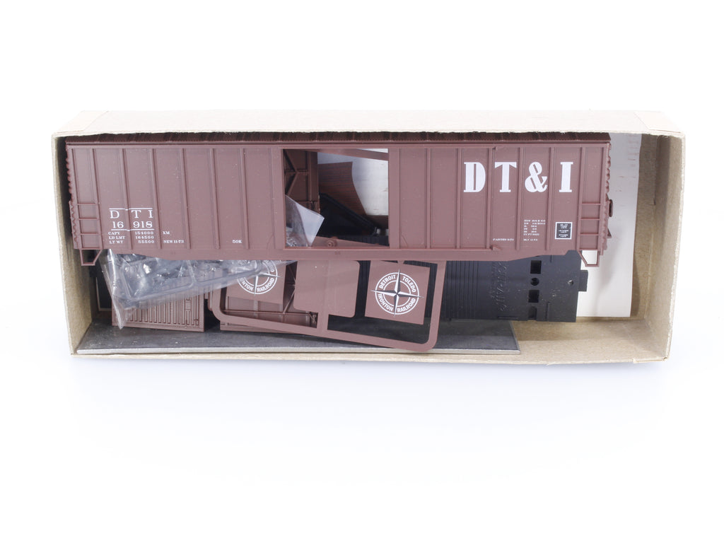Accurail 5647 HO 50' Ext. Post. Boxcar Detroit Toledo and Ironton (DTI) 16918