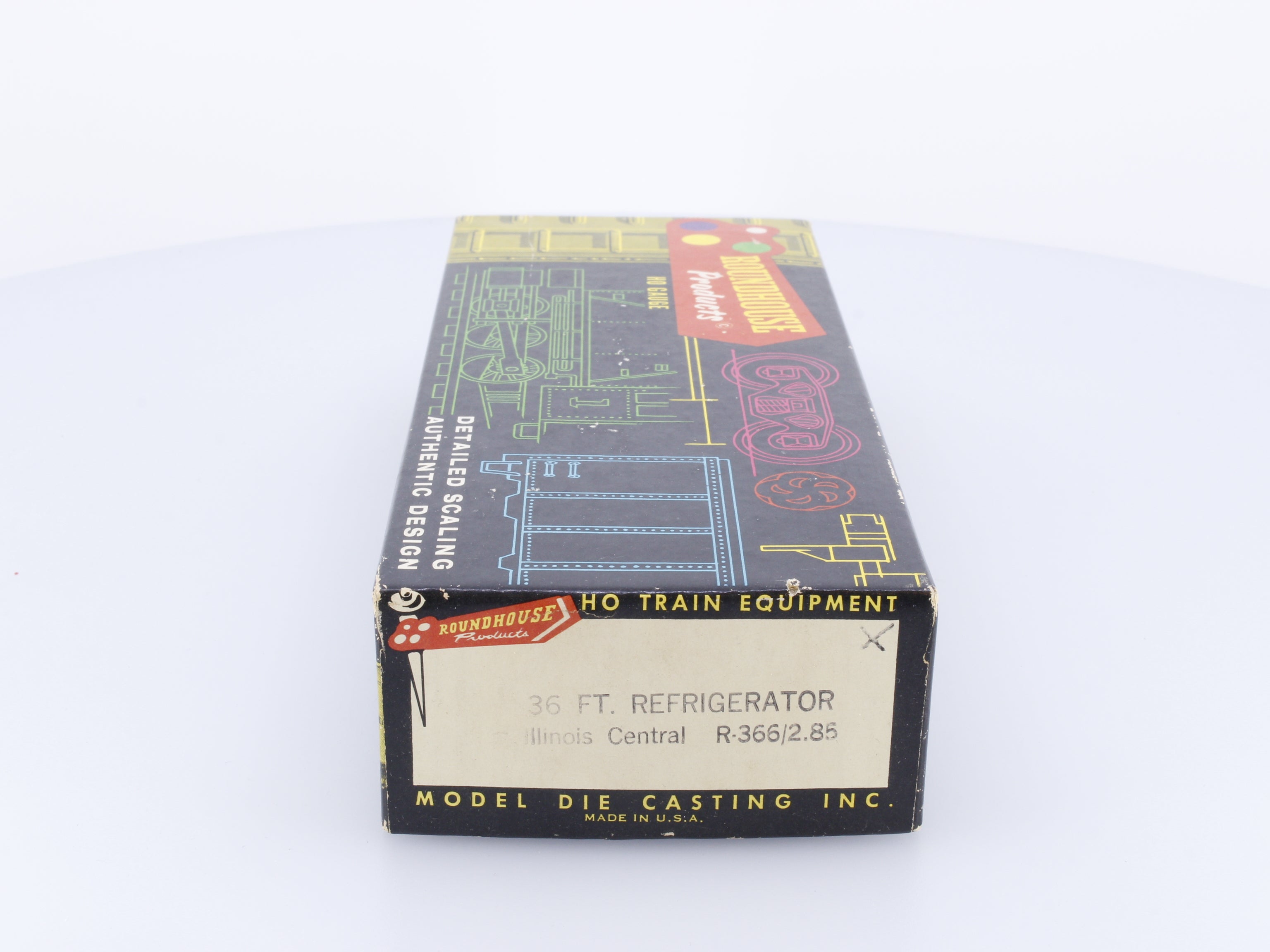 Roundhouse R366 HO 36' ' Refrigerator Car Illinois Central (IC) 55401