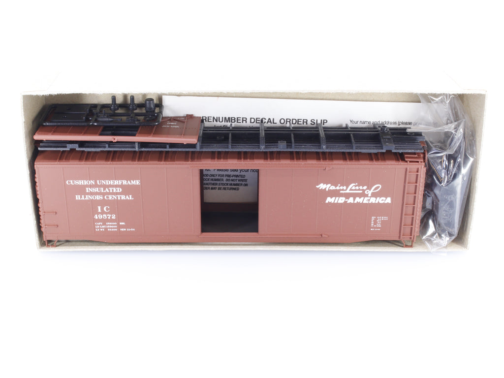 Accurail 5114 HO 50' Plug Door Box Car Illinois Central (IC) 49572