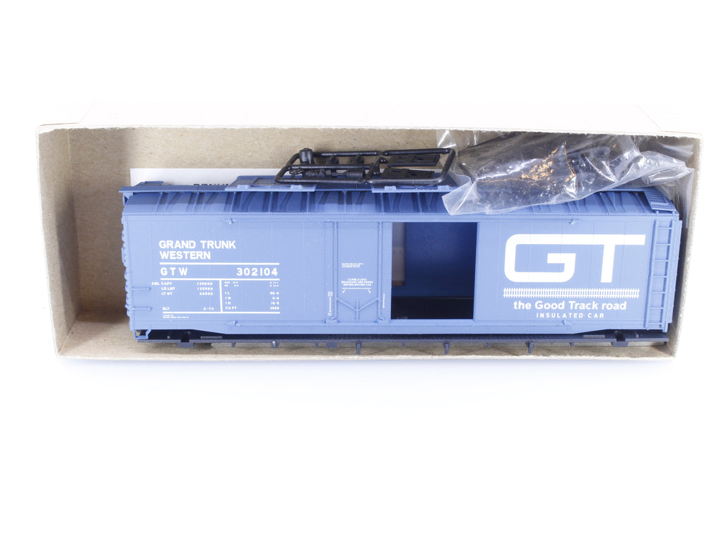 Accurail 5403 HO 50' Double Plug Door Boxcar Grand Trunk Western (GTW) 302104