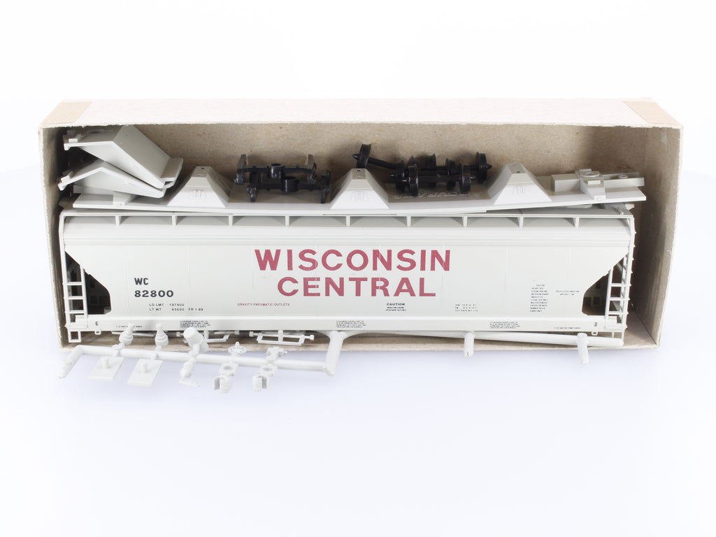 Accurail 2004 HO ACF 3-Bay Covered Hopper Wisconsin Central (WC) 82800