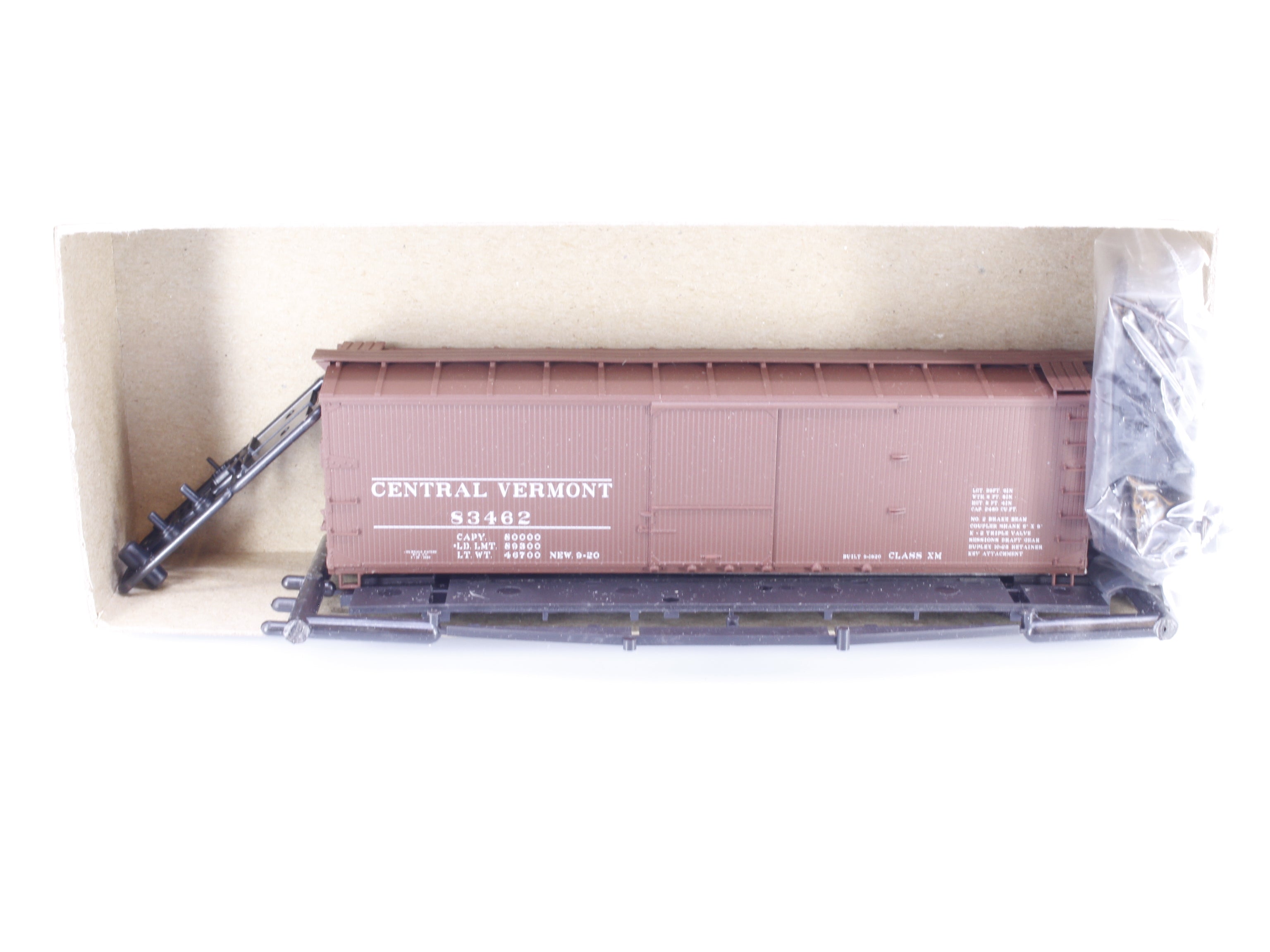 Accurail 4637 HO 40' Double-Sheathed Wood Box Car Central Vermont (CV) 83462