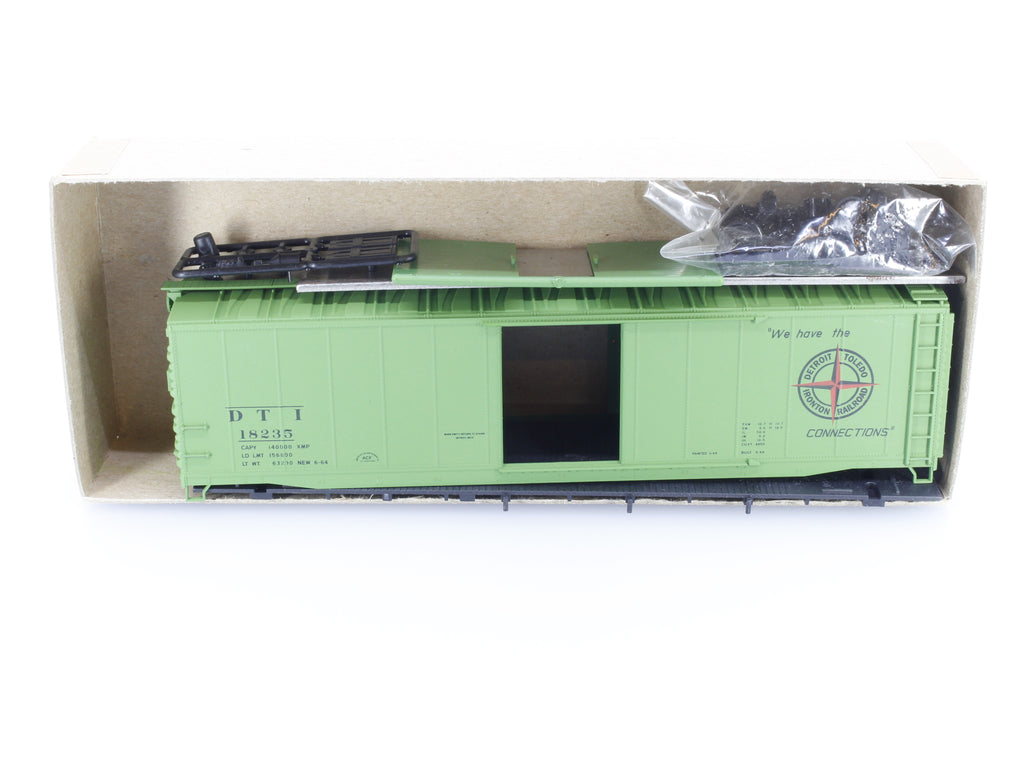 Accurail 18235 HO 50' Custom Run Box Car Detroit Toledo and Ironton (DTI) 18235