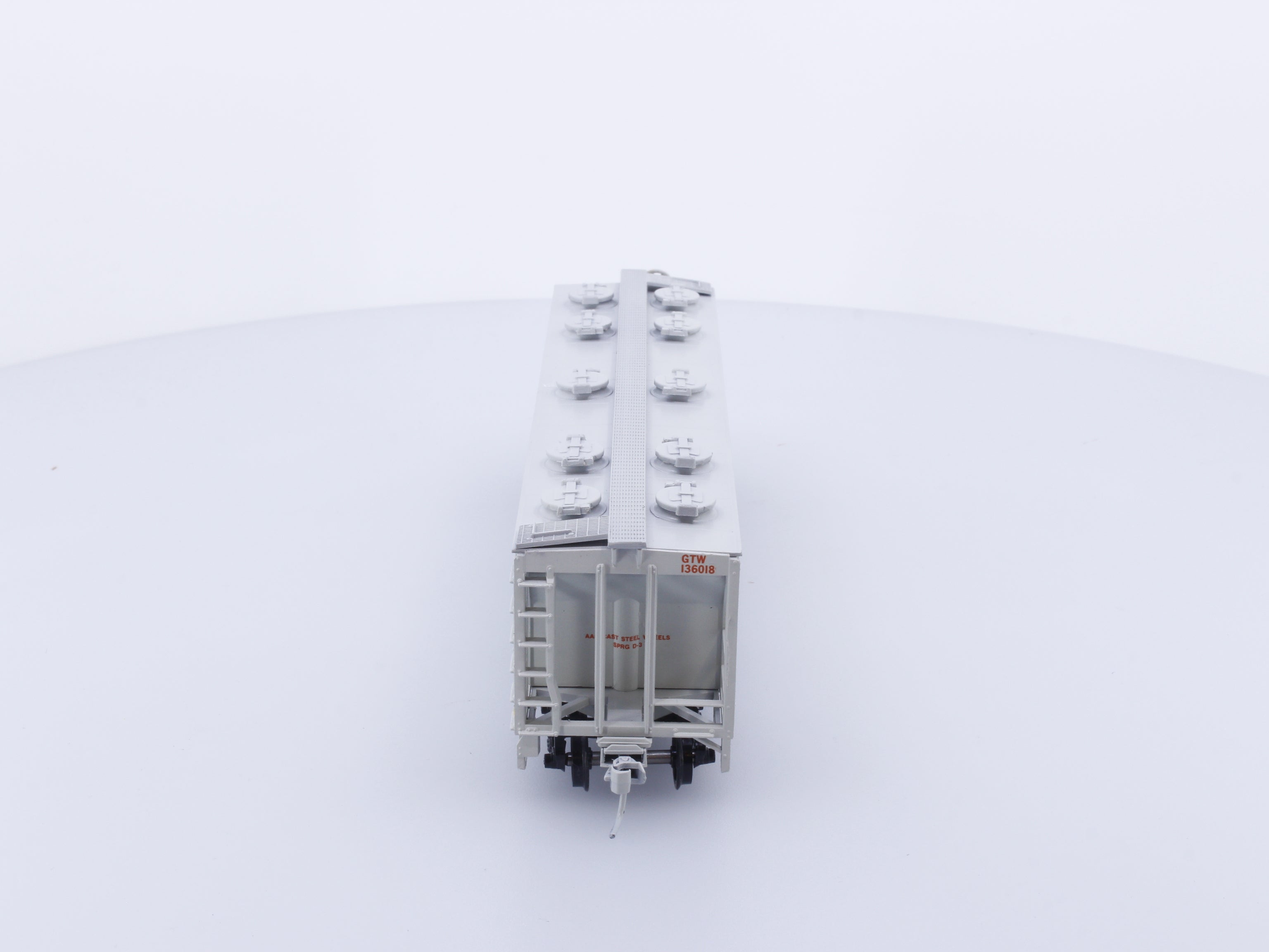 Robins Rails INC 136018 HO 3 Bay Covered Hopper