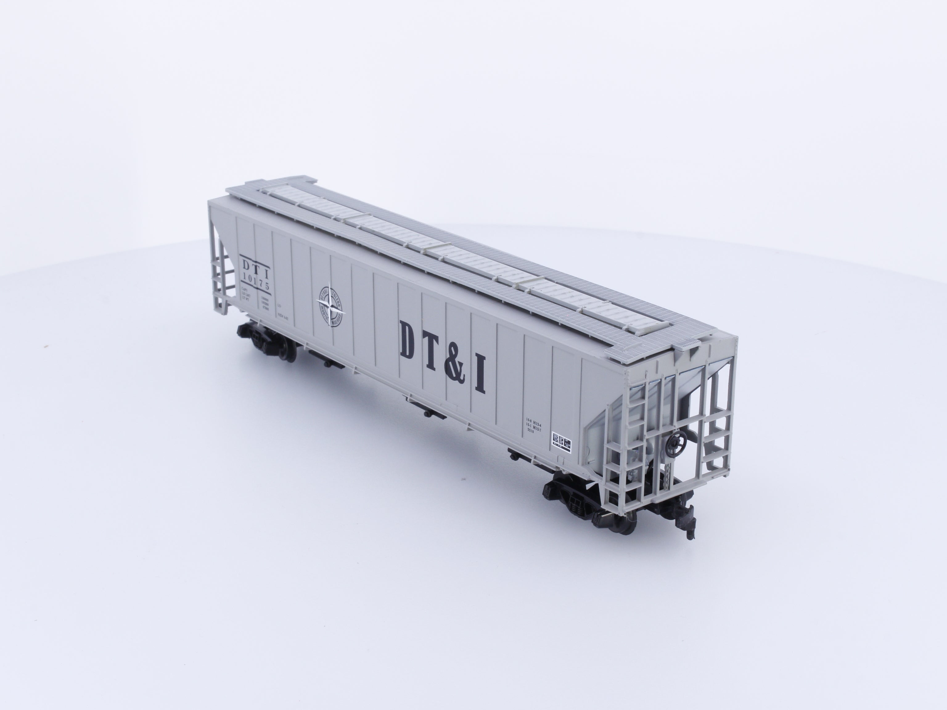 IHC 35268 HO 3 Bay Centerflow Hopper Car Detroit Toledo and Ironton (DTI) 10175
