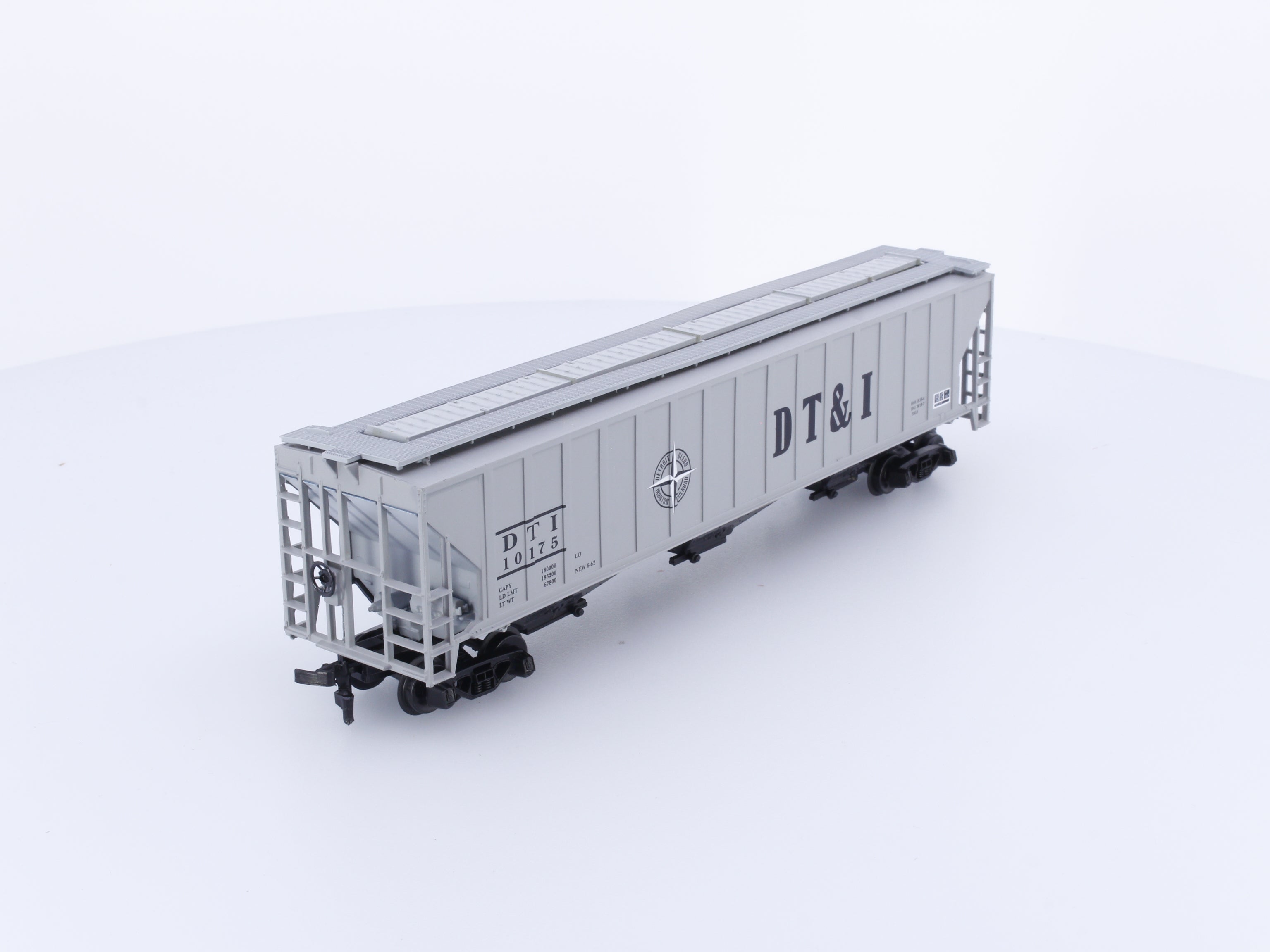 IHC 35268 HO 3 Bay Centerflow Hopper Car Detroit Toledo and Ironton (DTI) 10175