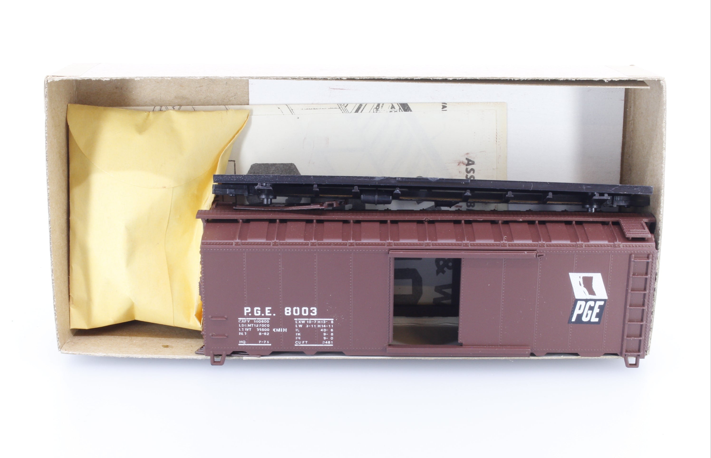 Bevbel 1389 HO Modern Scheme 40' Box Car Pacific Great Eastern (PGE) 8003