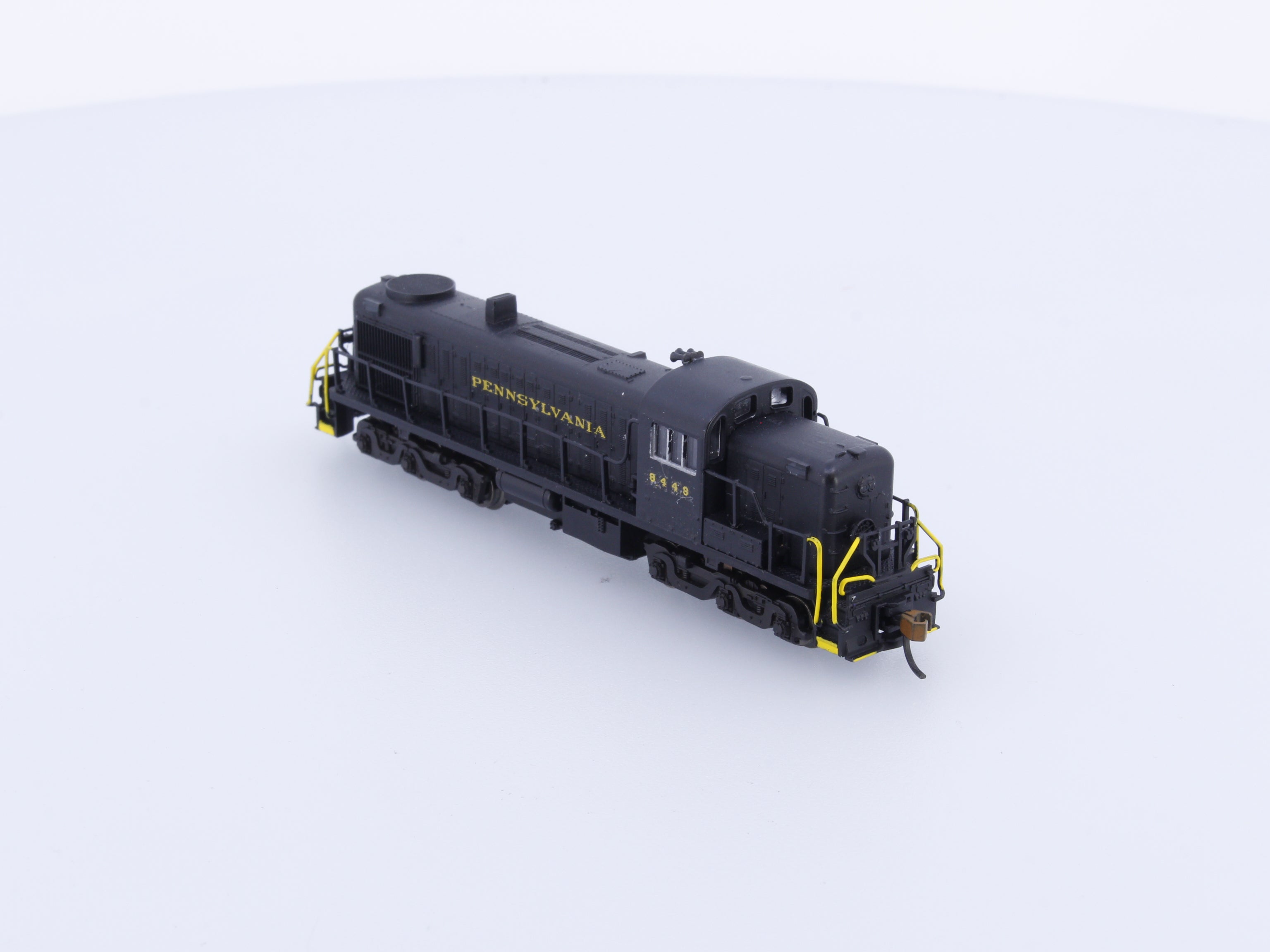 Atlas 42300 N RSD 4/5 Diesel Locomotive Undecorated 8449 Analog DC