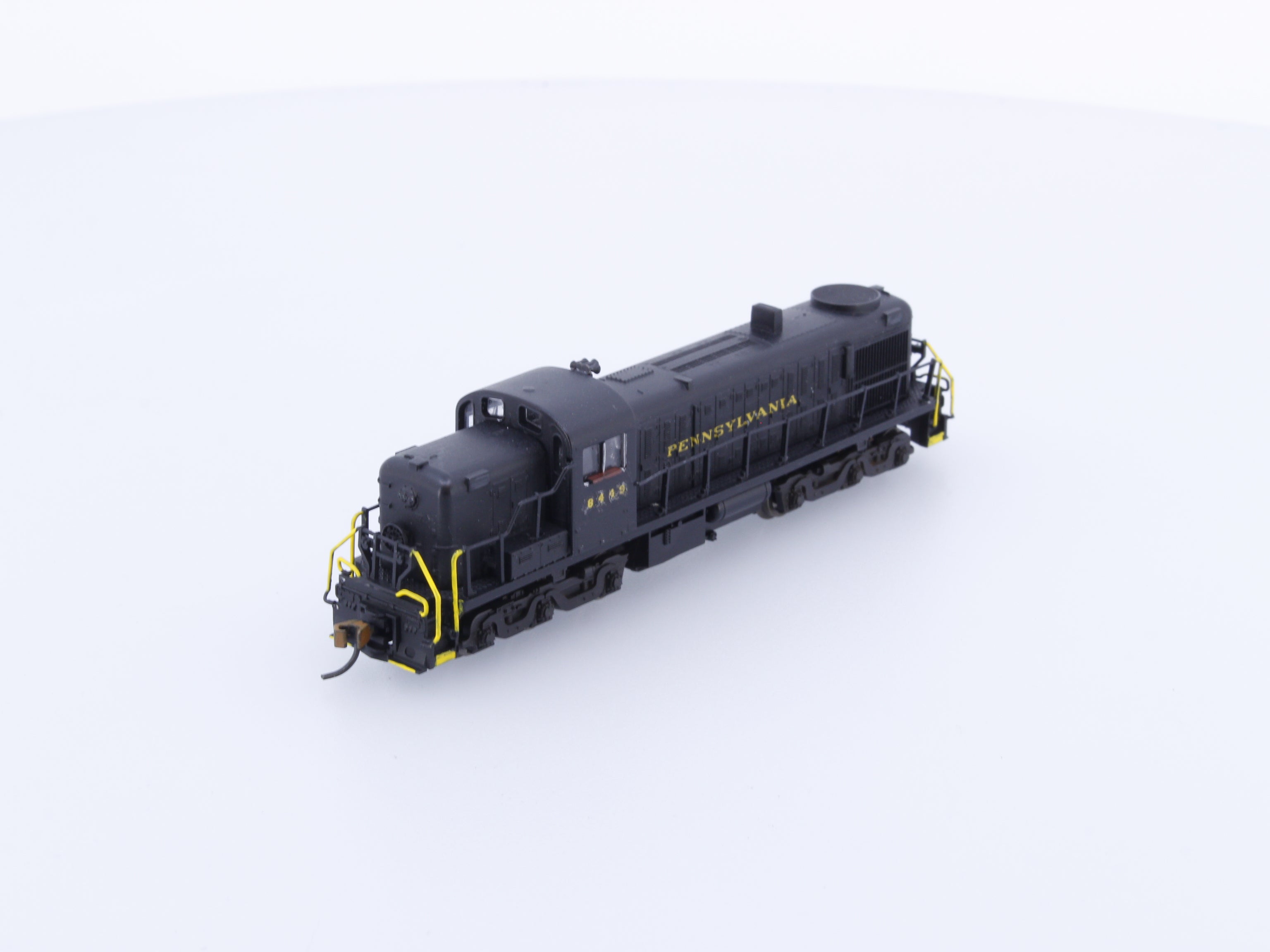 Atlas 42300 N RSD 4/5 Diesel Locomotive Undecorated 8449 Analog DC