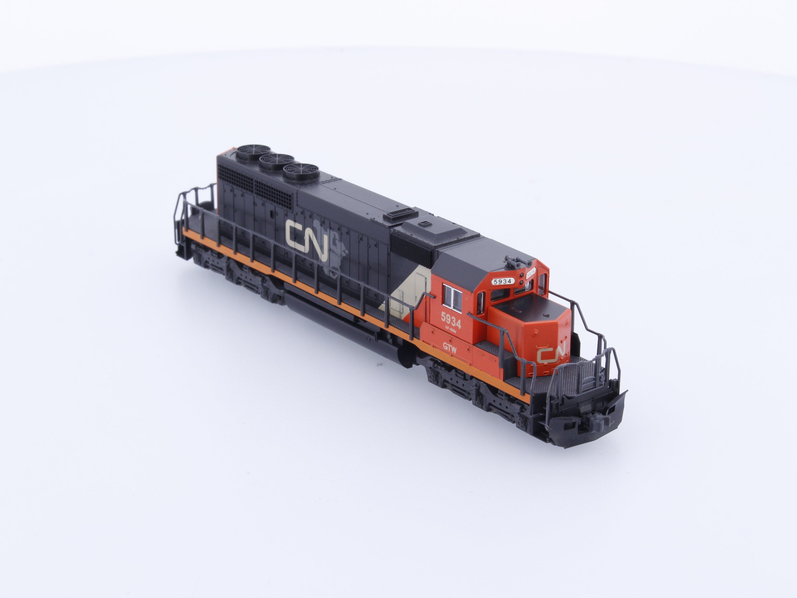 Kato 176-4702 N SD40-2 Early Diesel Locomotive Canadian National (CN) 5934 Analog DC