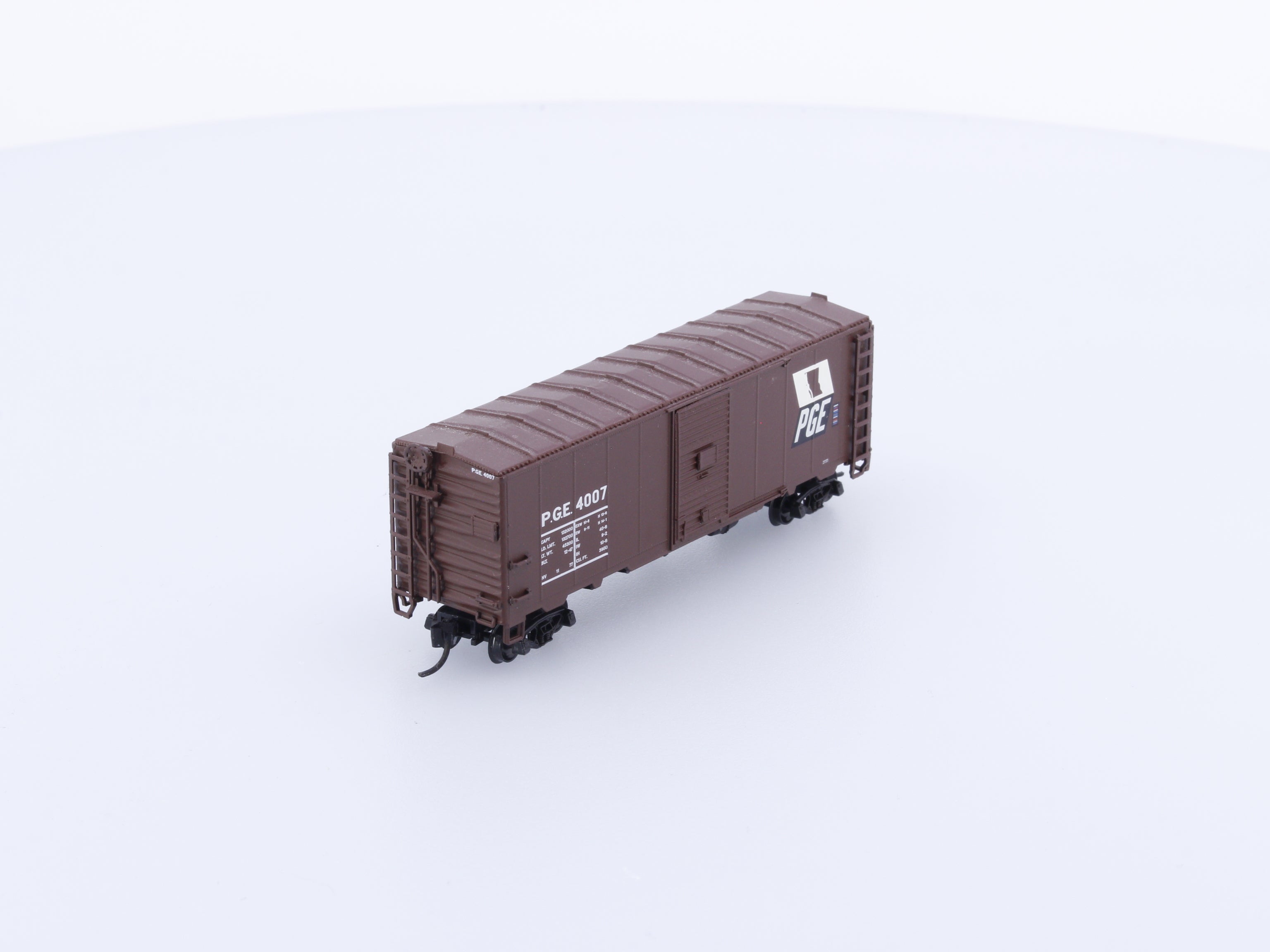 InterMountain 66808-01 N AAR 40' Box Car Pacific Great Eastern (PGE) 4007