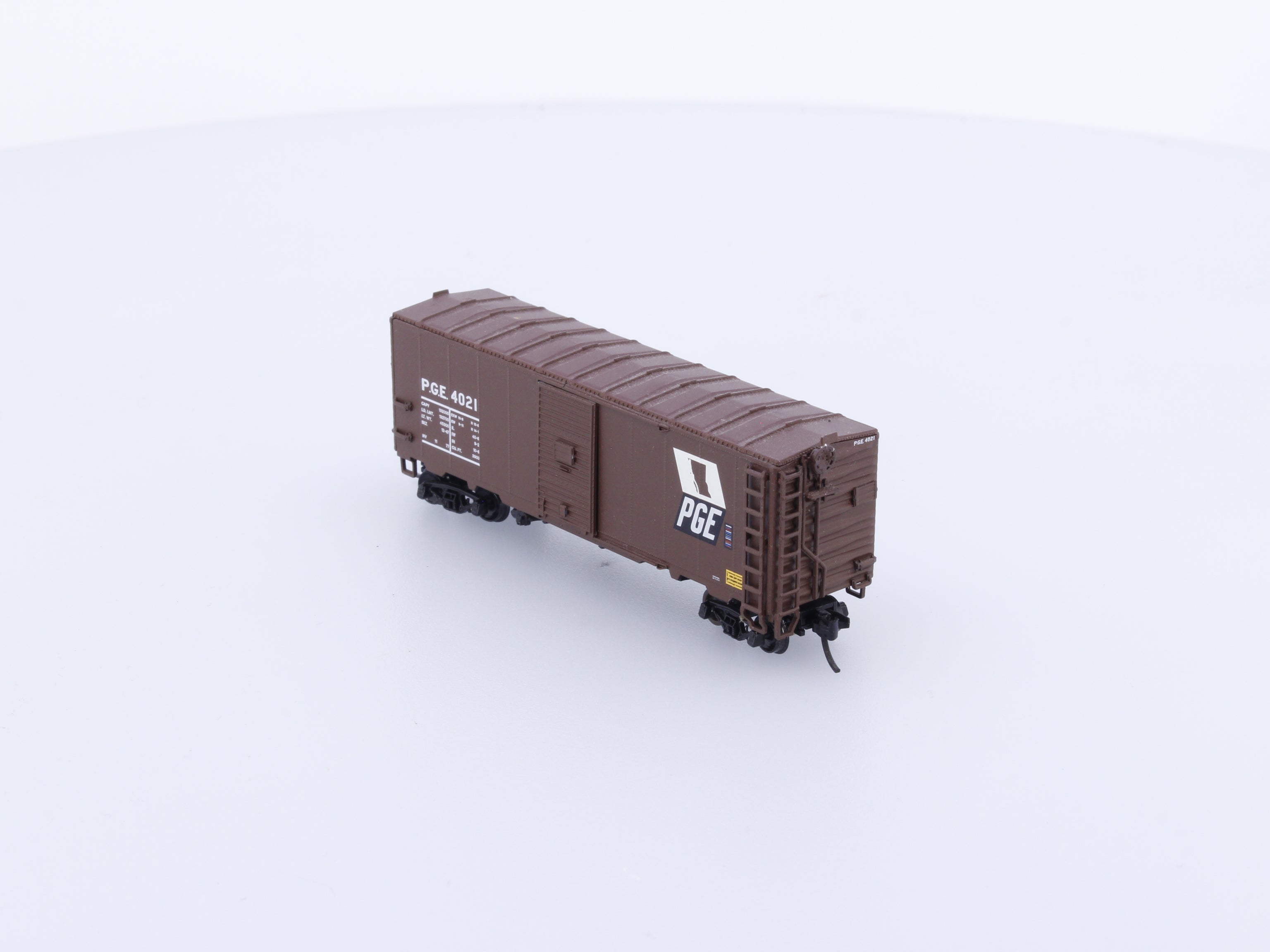 InterMountain 66808-03 N AAR 40' Box Car Pacific Fruit Express (PFE) 4021