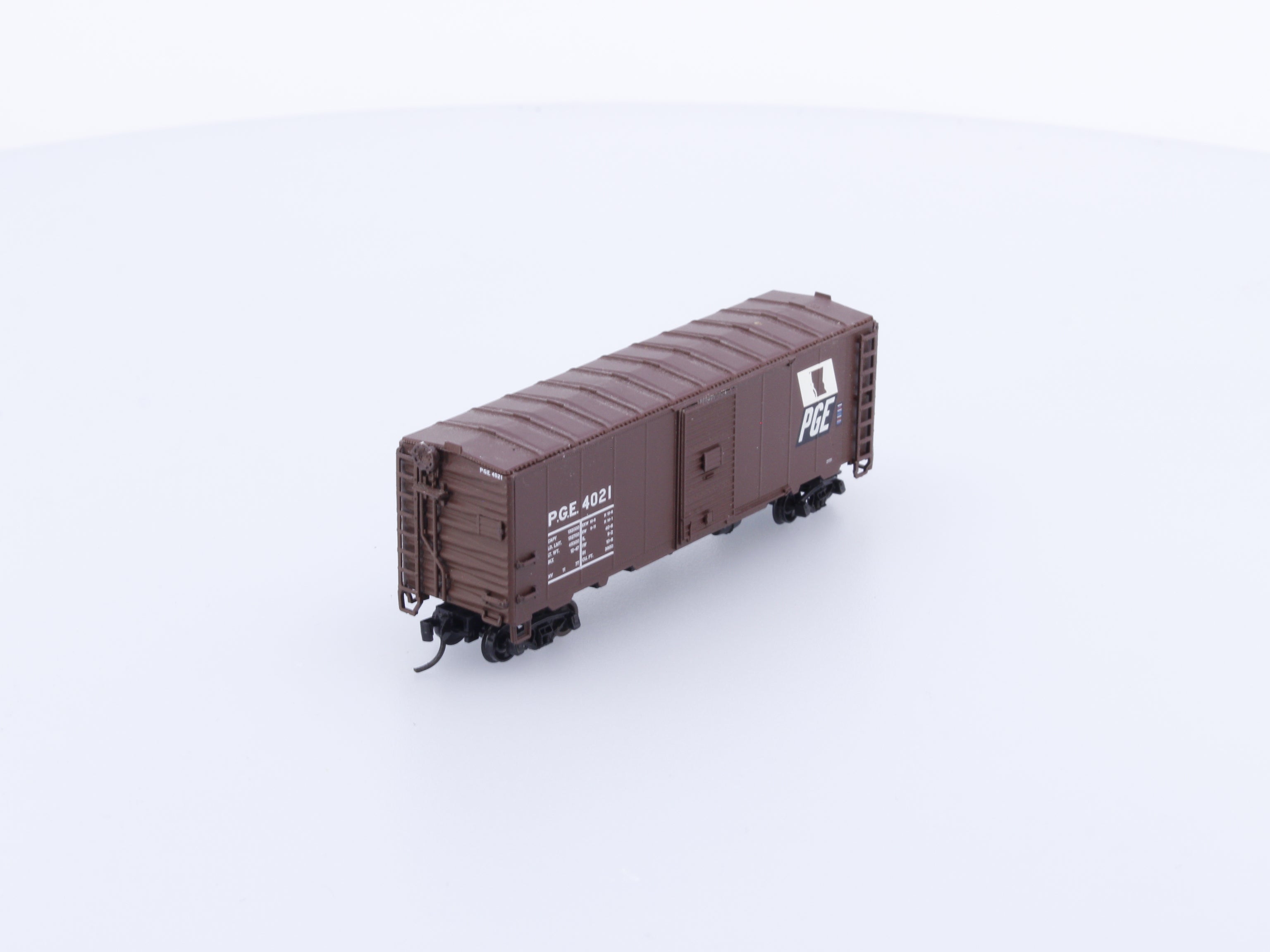 InterMountain 66808-03 N AAR 40' Box Car Pacific Fruit Express (PFE) 4021