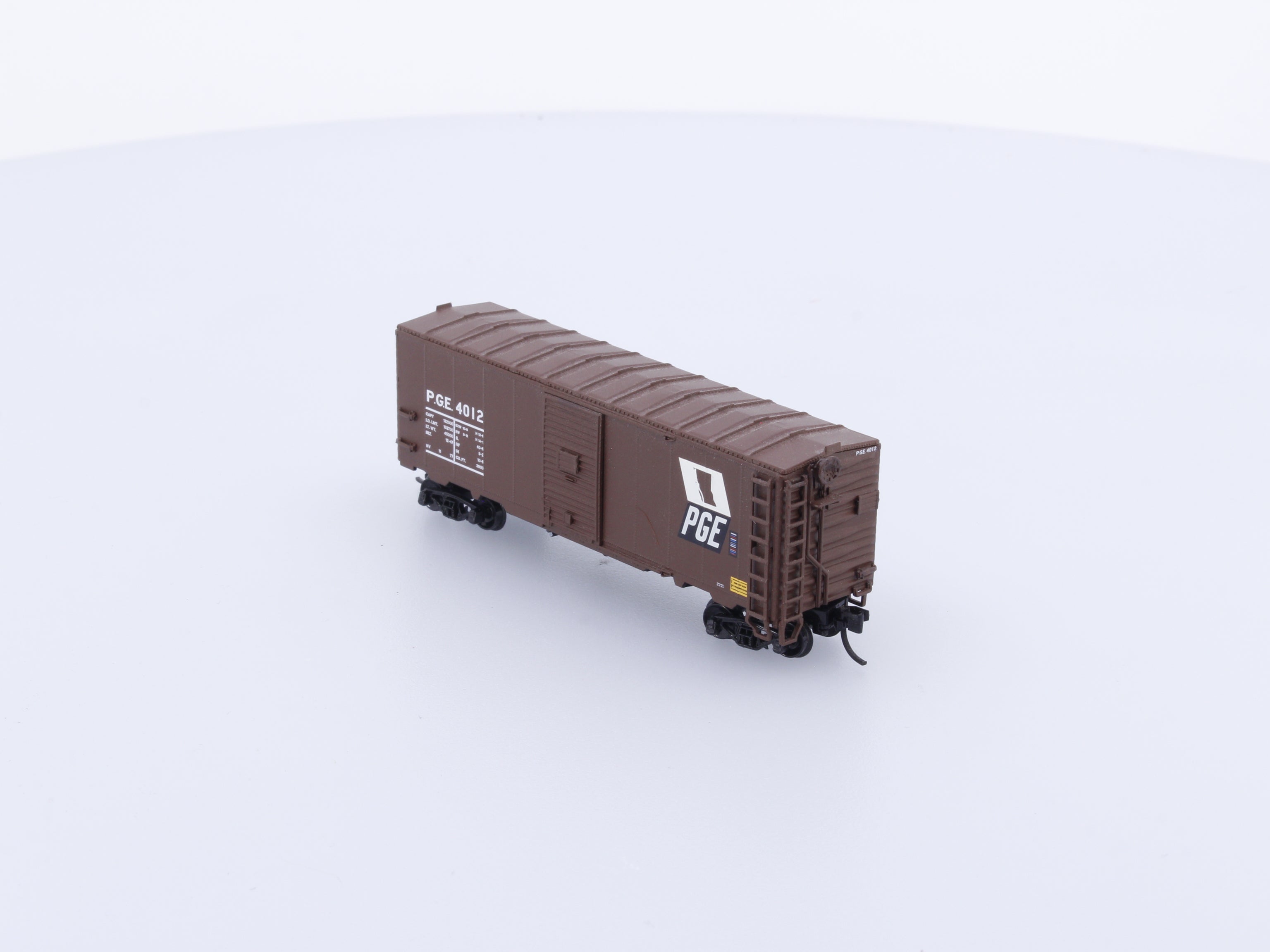 InterMountain 66808-02 N AAR 40' Box Car Pacific Great Eastern (PGE) 4012