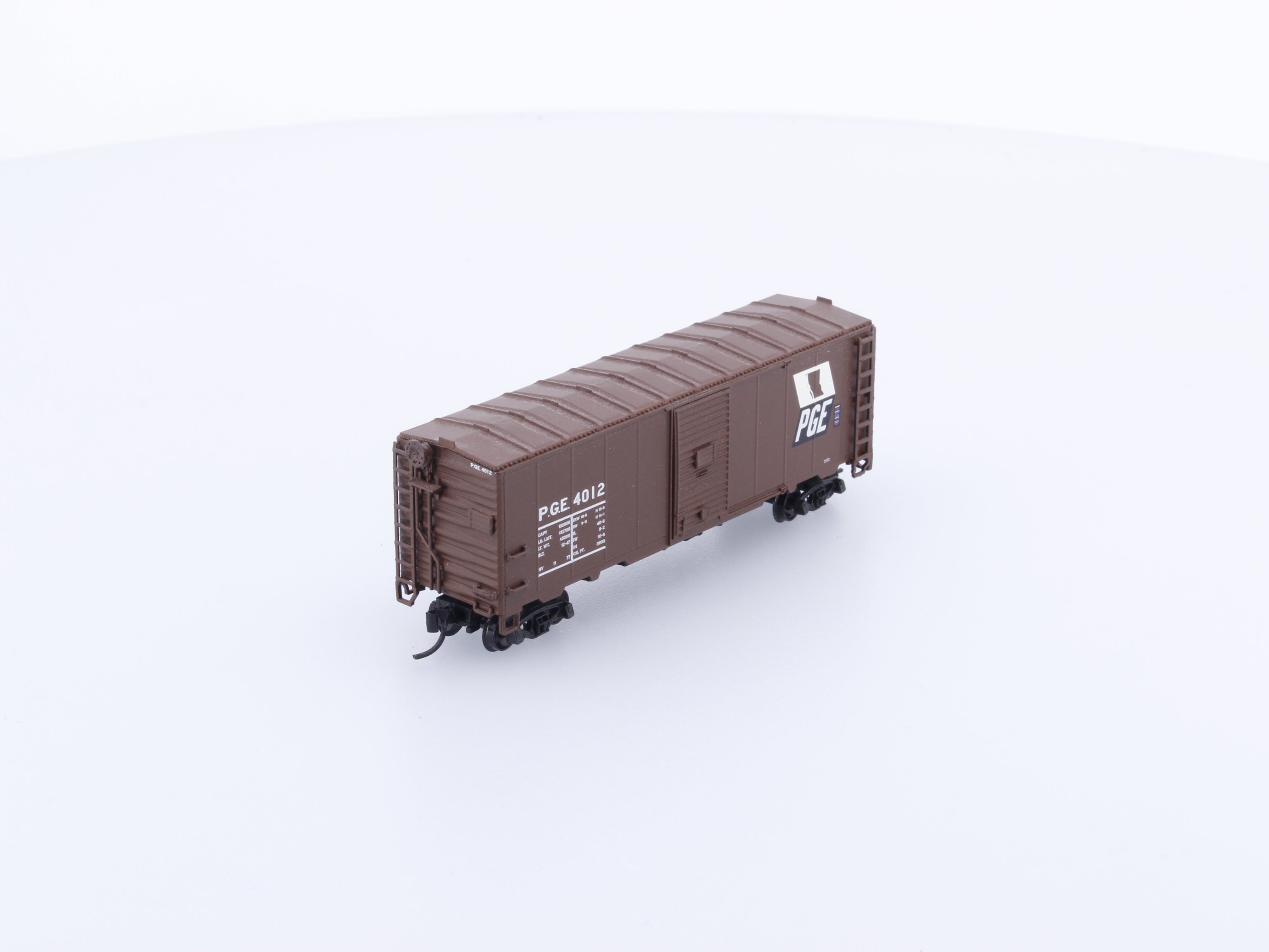 InterMountain 66808-02 N AAR 40' Box Car Pacific Great Eastern (PGE) 4012